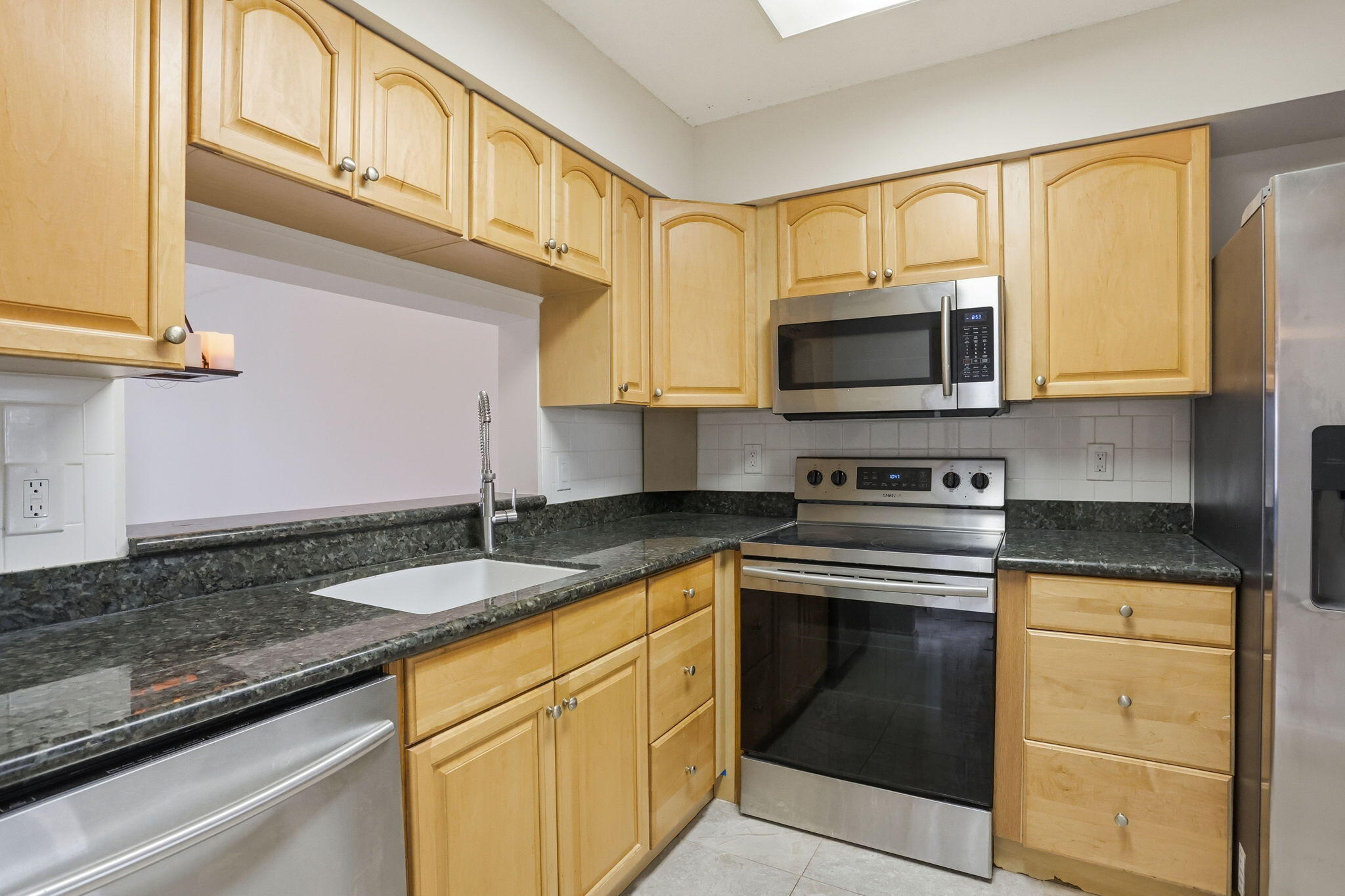 HUNTINGTON LAKES SEC FIVE CONDOS - Residential