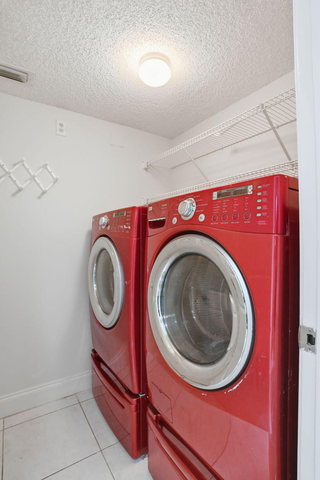 HUNTINGTON LAKES SEC FIVE CONDOS - Residential