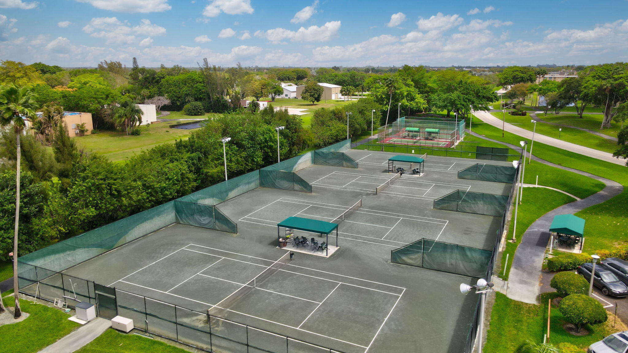 HUNTINGTON LAKES SEC FIVE CONDOS - Residential