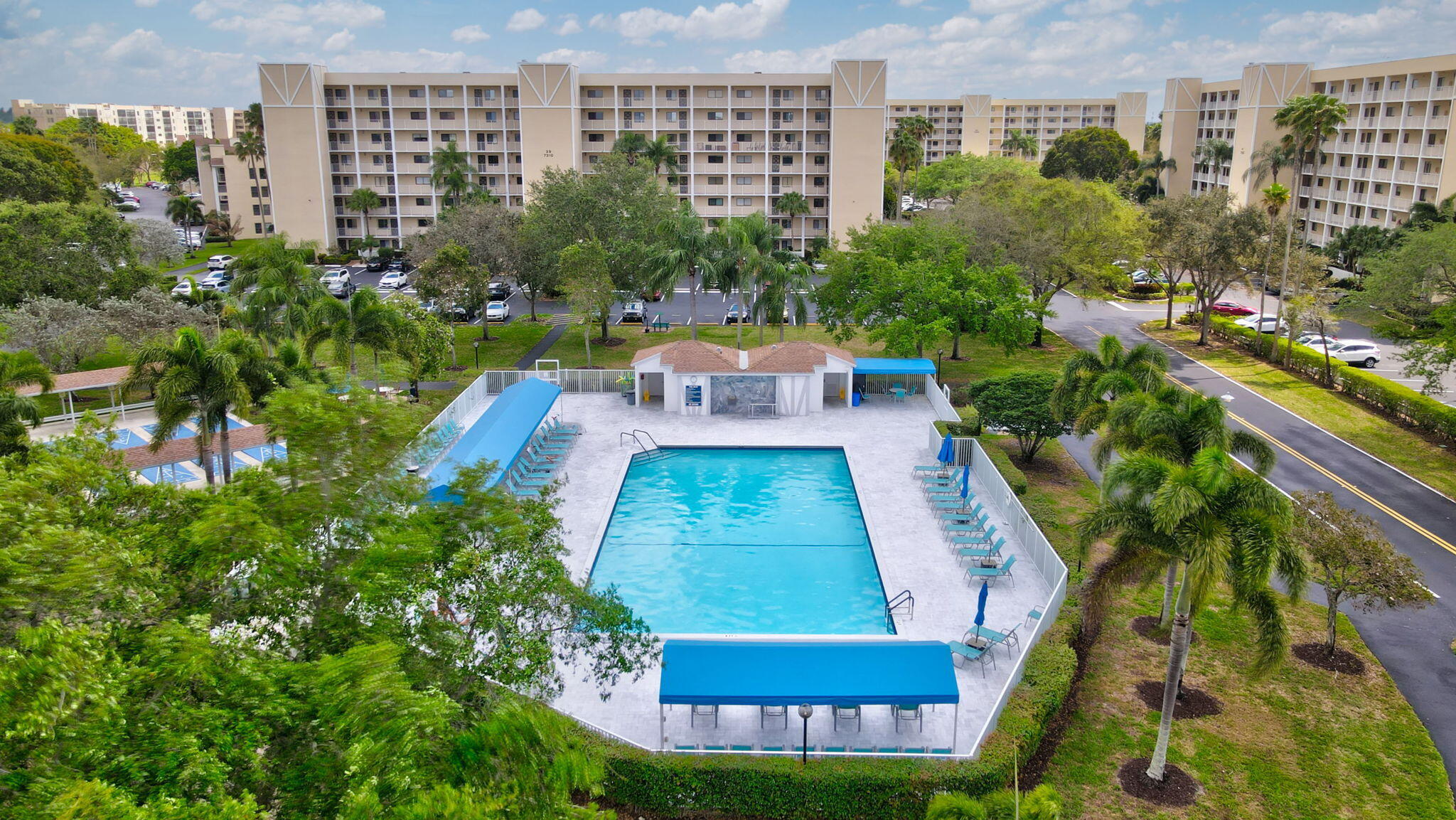 HUNTINGTON LAKES SEC FIVE CONDOS - Residential