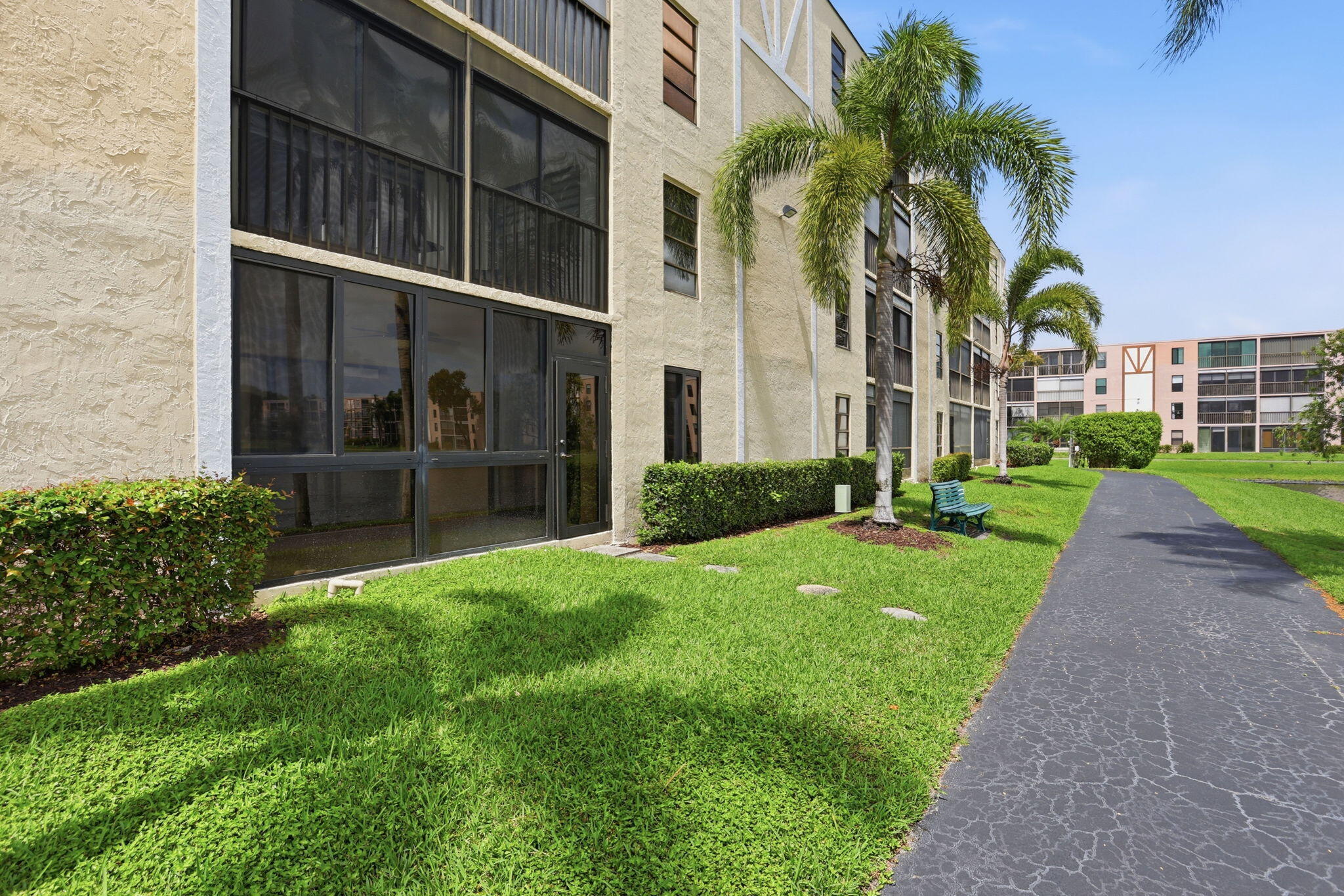 HUNTINGTON LAKES SEC FIVE CONDOS - Residential