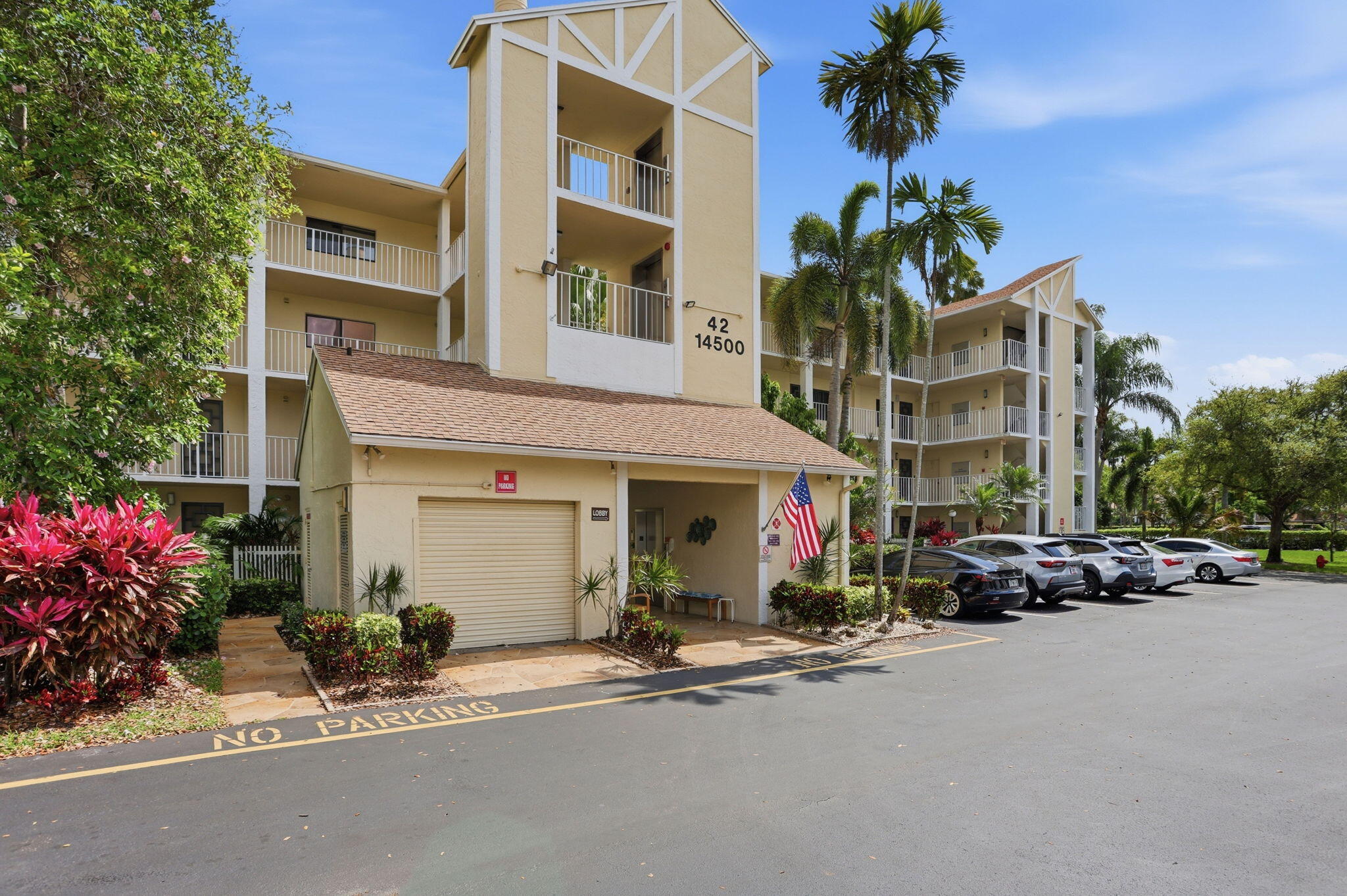 HUNTINGTON LAKES SEC FIVE CONDOS - Residential