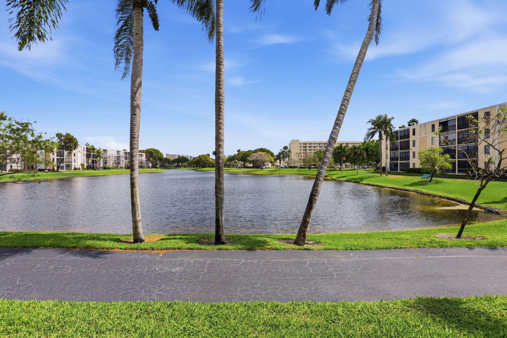 HUNTINGTON LAKES SEC FIVE CONDOS - Residential