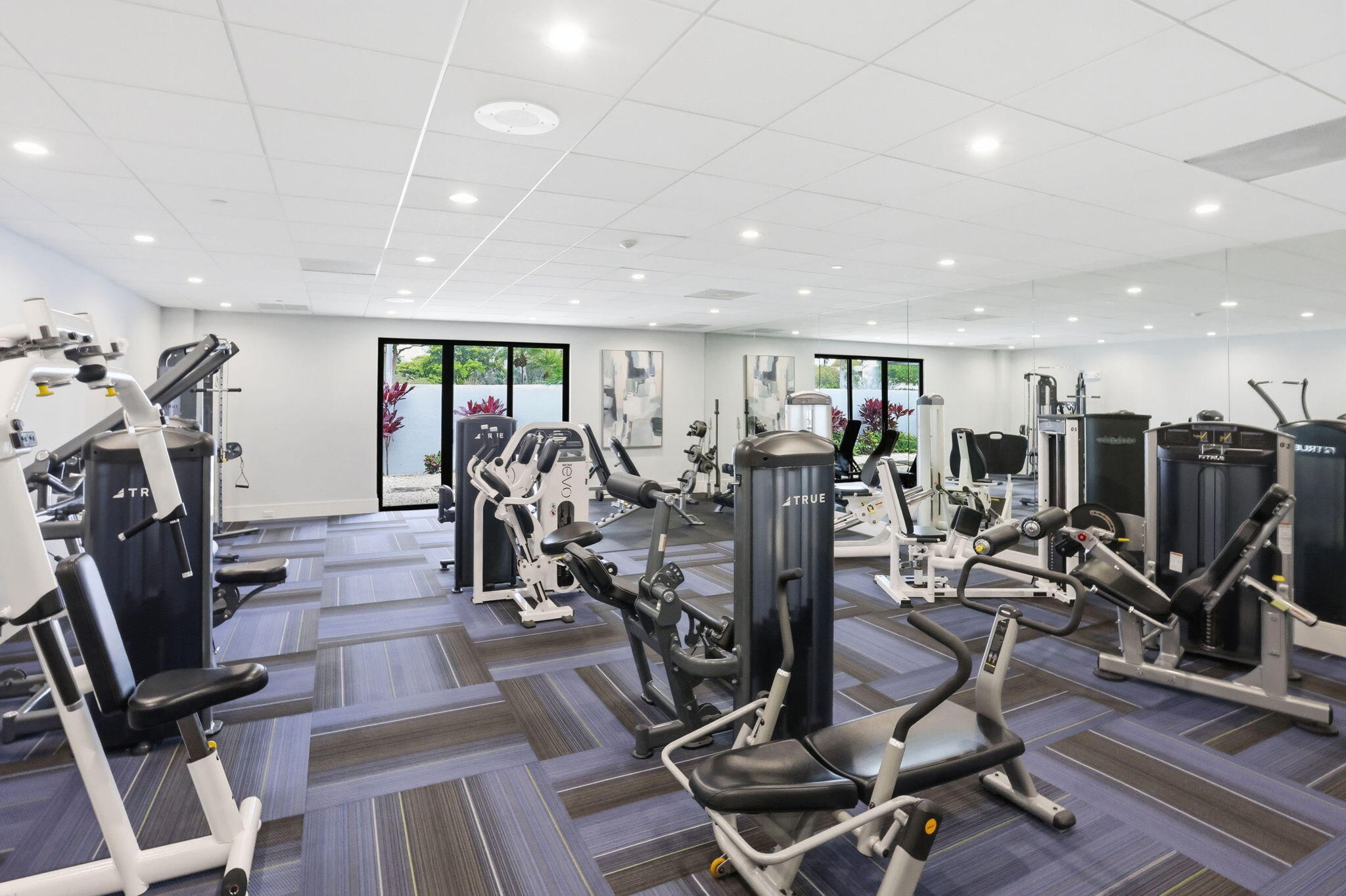 HUNTINGTON LAKES SEC FIVE CONDOS - Residential