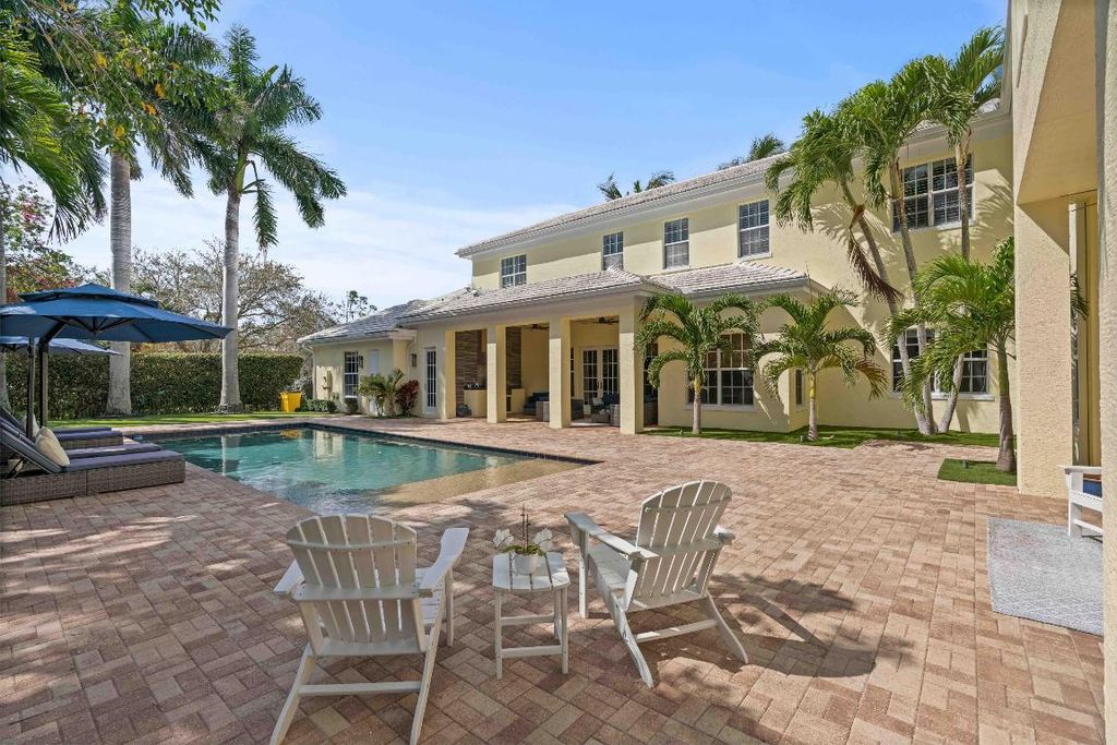 Photo of 3338 Greenway Drive, Jupiter, FL 33458 (MLS # R10878913)