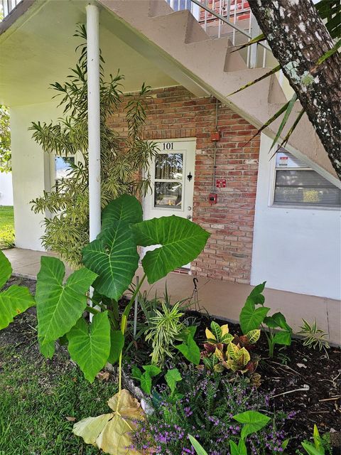 2851 E Golf 101 Pompano Beach FL 33064