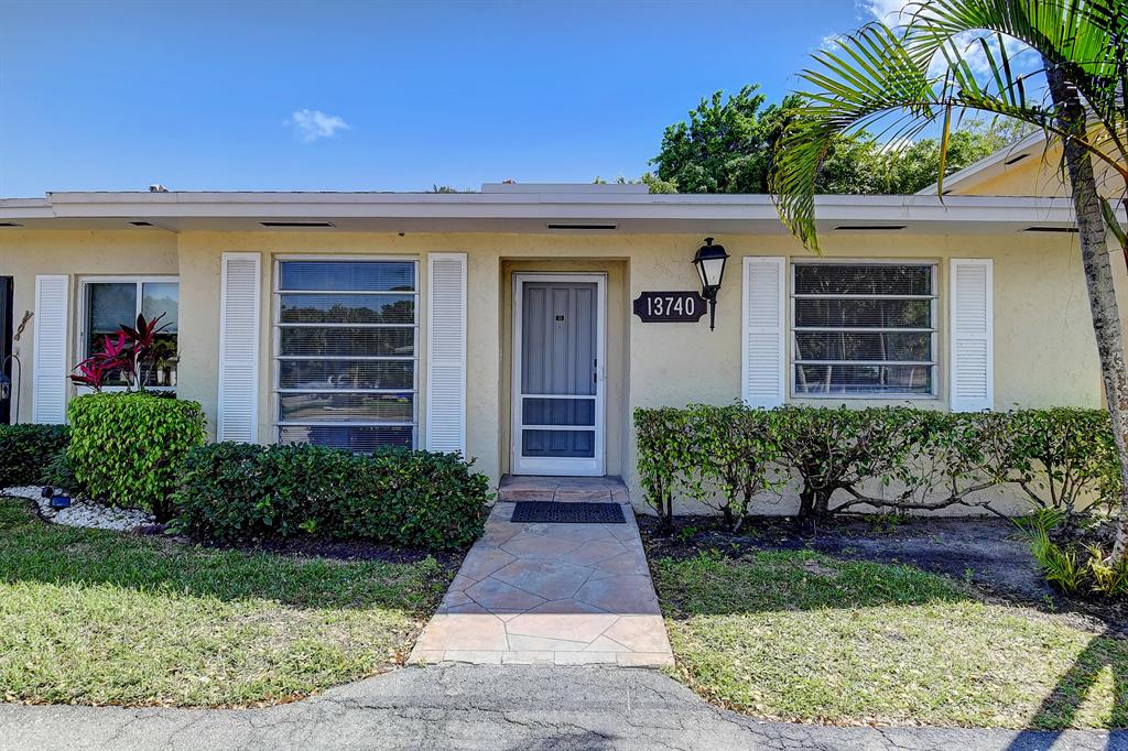 Photo of 13740 Via Flora #D, Delray Beach, FL 33484 (MLS # R10699112)