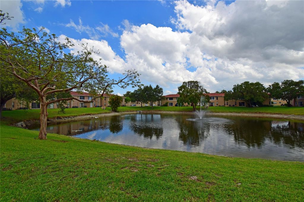 Photo of 9942 Twin Lakes Dr #7-F, Coral Springs, FL 33071 (MLS # F10503947)