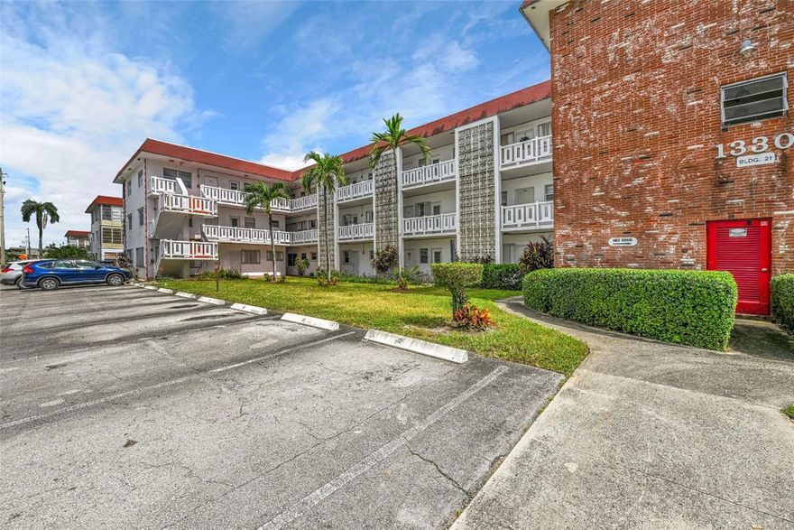 Get ready to make some moves - this ground-floor gem offers exceptional value and a true opportunity in a desirable, well-positioned community. This One Bedroom and One full Bath unit offers easy maintenance and accessibility. Local and Community convenience to grocery stores, restaurants, shoppes, gyms, parks, Malls and Highways.