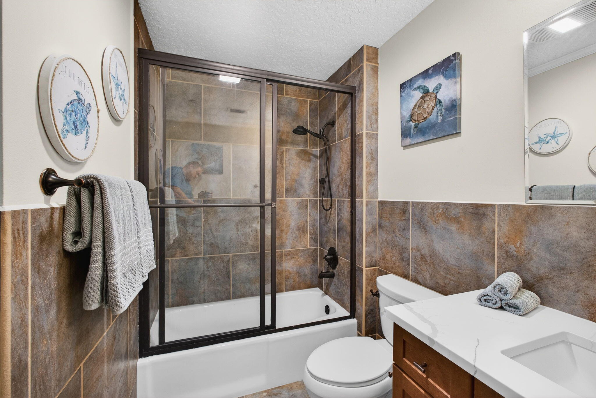 OAK HARBOUR CONDOS - Residential Lease