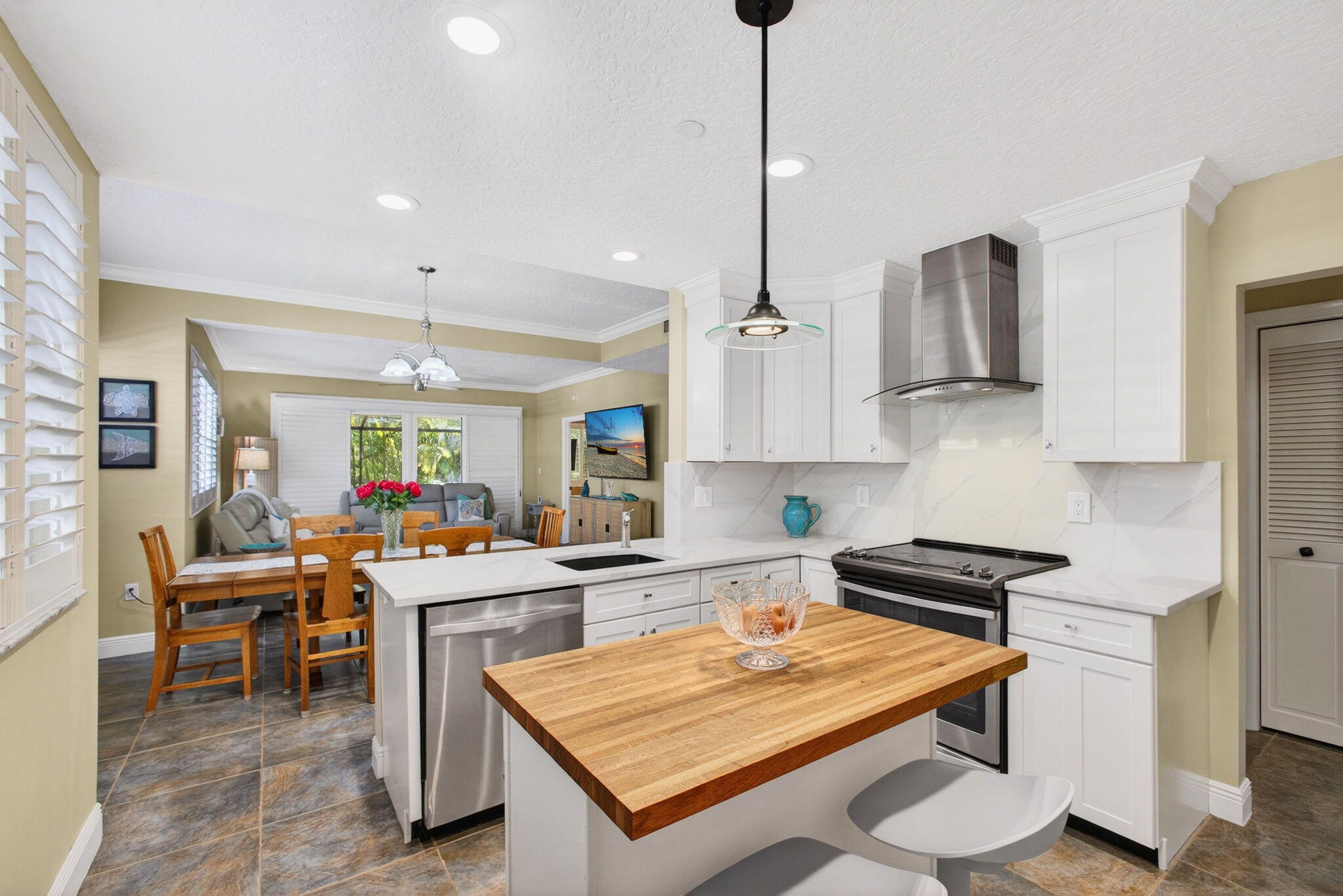 OAK HARBOUR CONDOS - Residential Lease