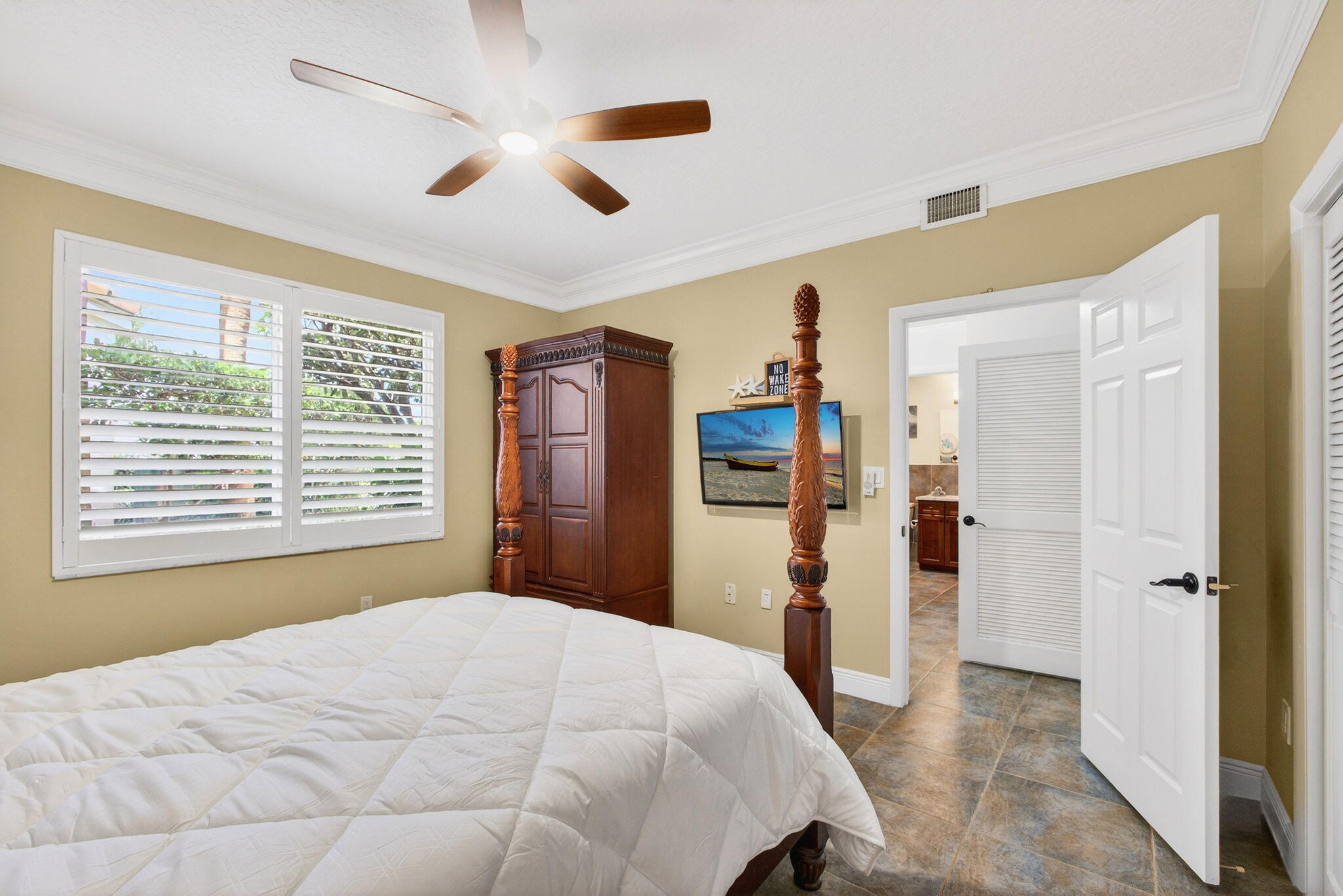 OAK HARBOUR CONDOS - Residential Lease