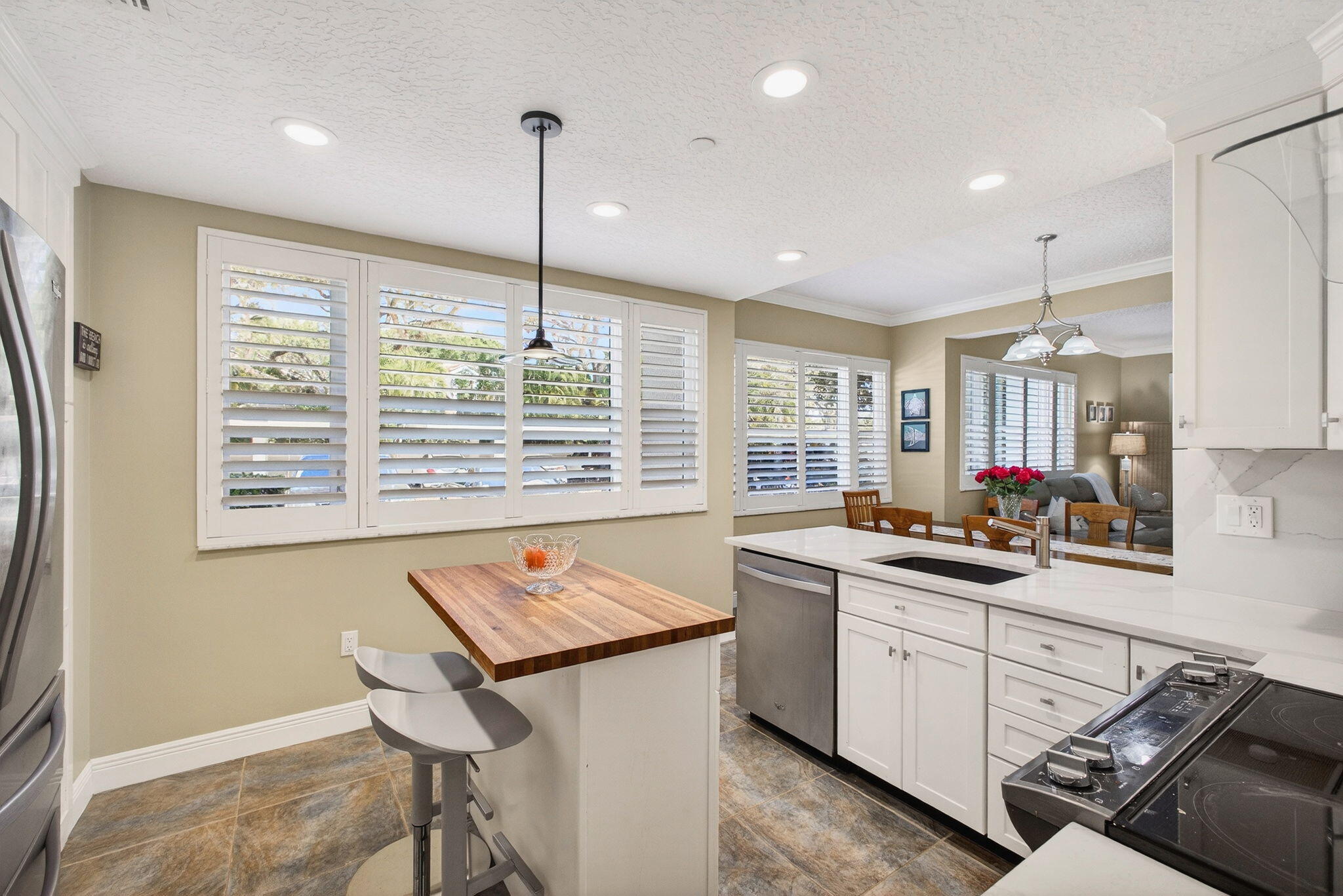 OAK HARBOUR CONDOS - Residential Lease