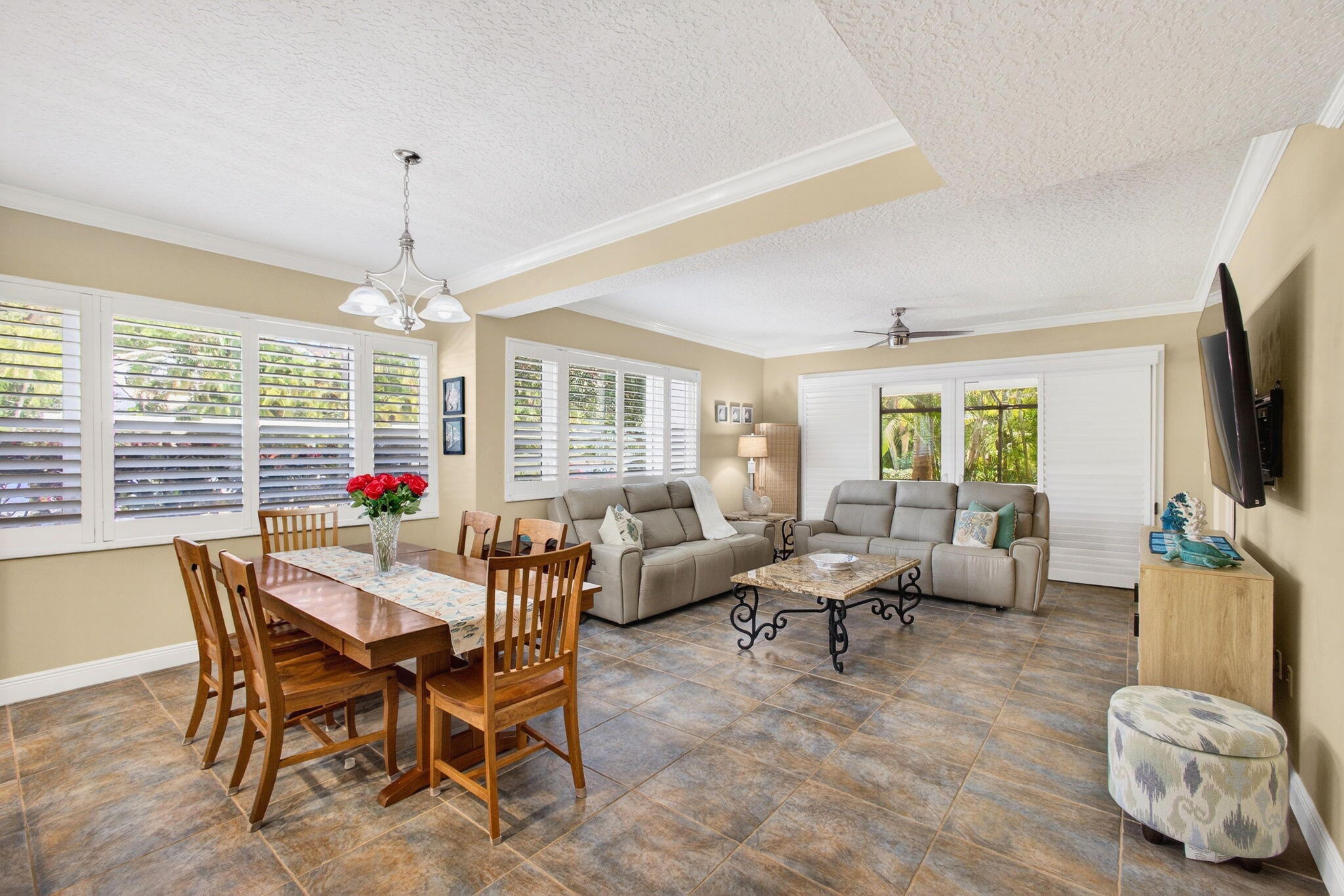 OAK HARBOUR CONDOS - Residential Lease