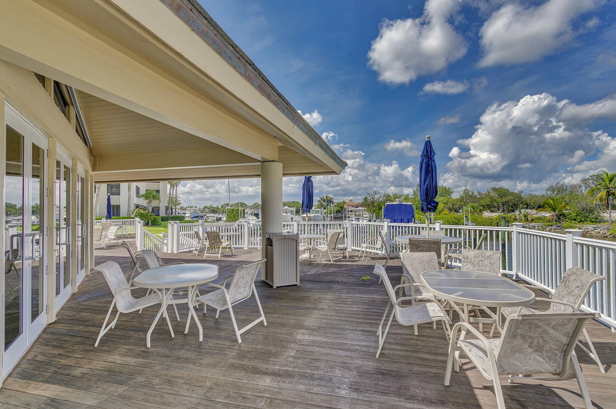 OAK HARBOUR CONDOS - Residential Lease