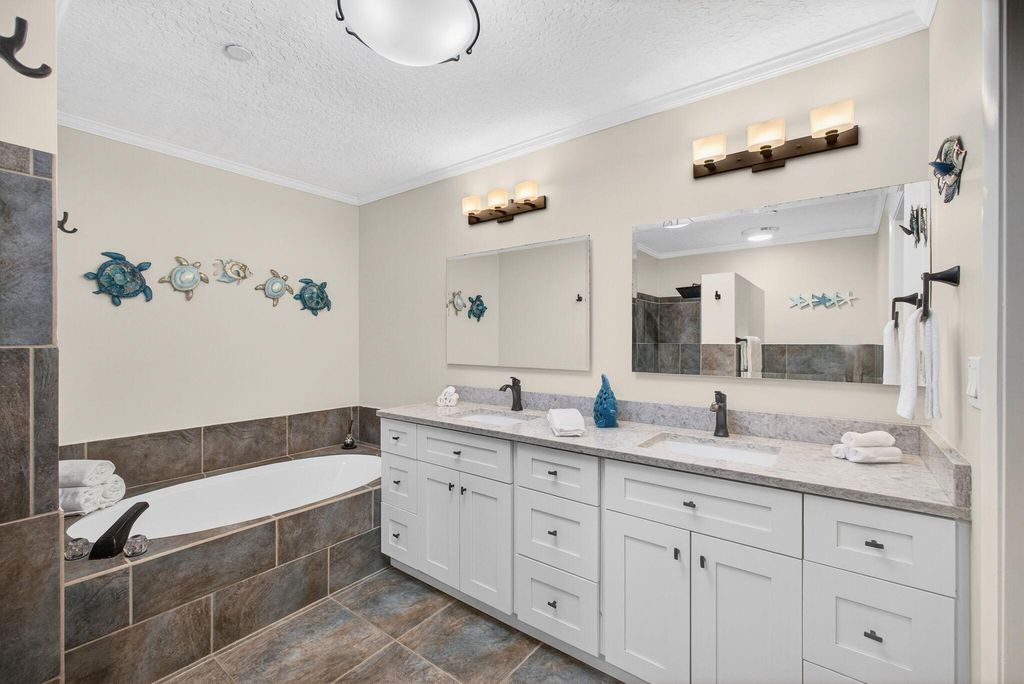 Photo of 911 Oak Harbour Drive, Juno Beach, FL 33408 (MLS # R11169735)
