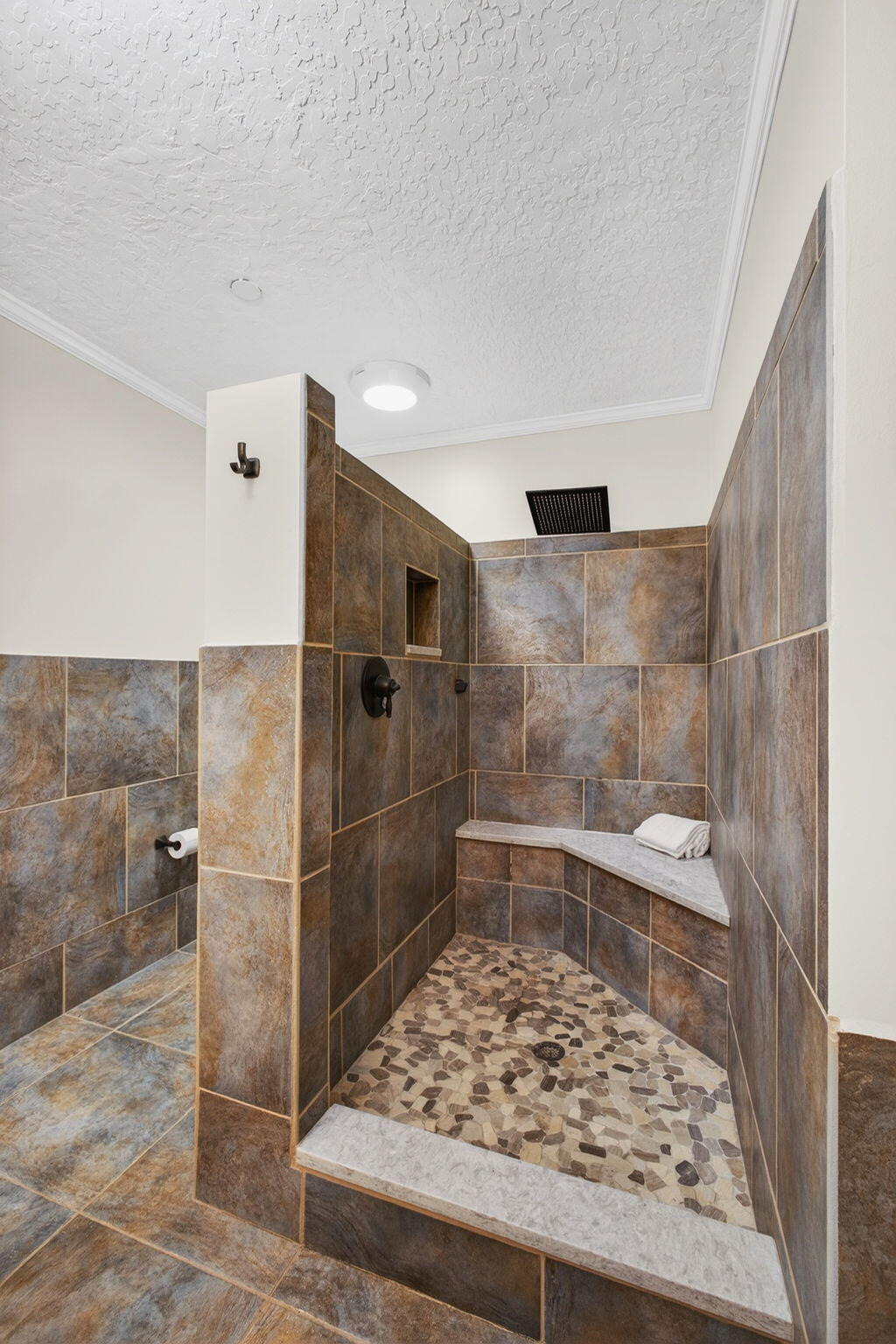 OAK HARBOUR CONDOS - Residential Lease