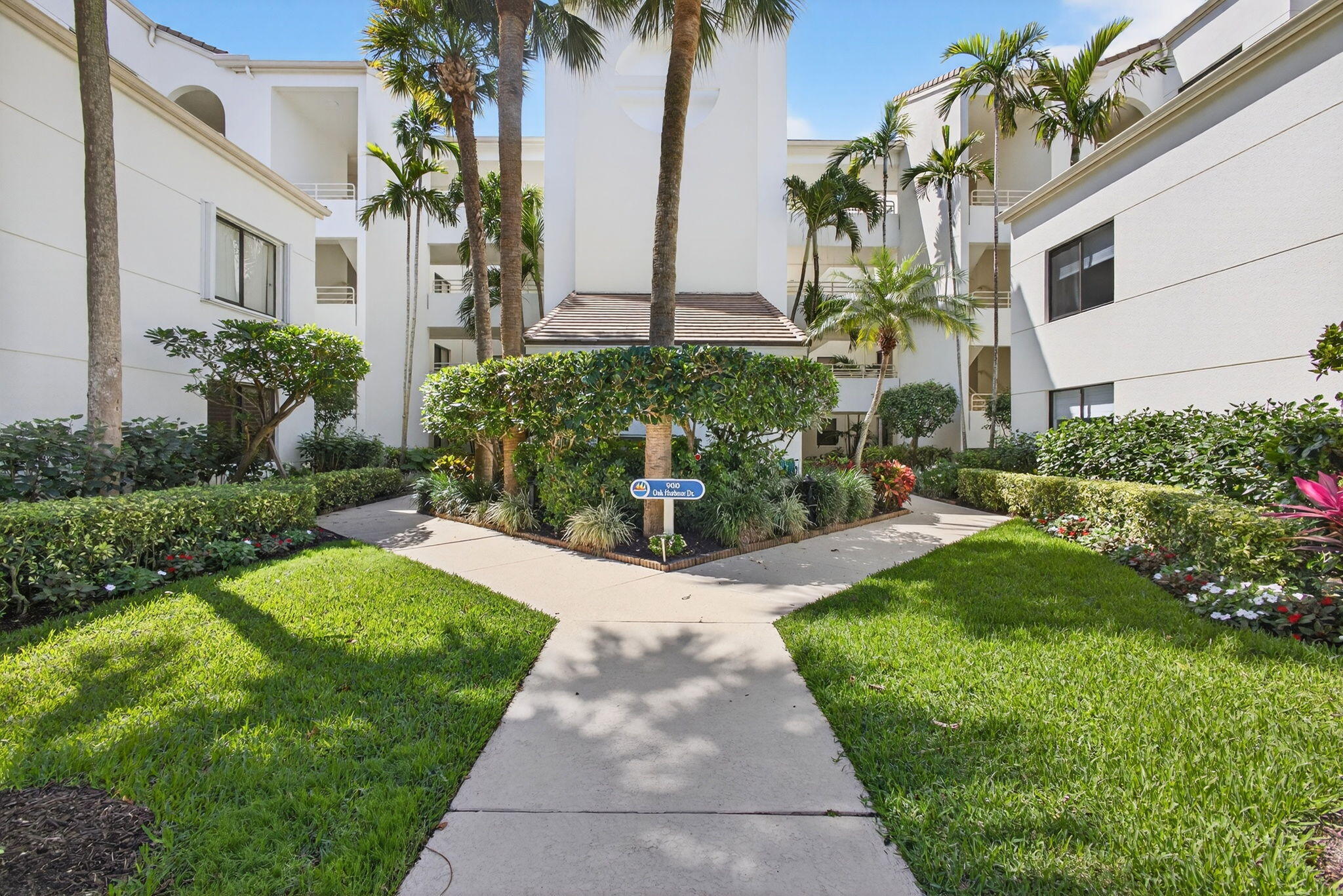 OAK HARBOUR CONDOS - Residential Lease