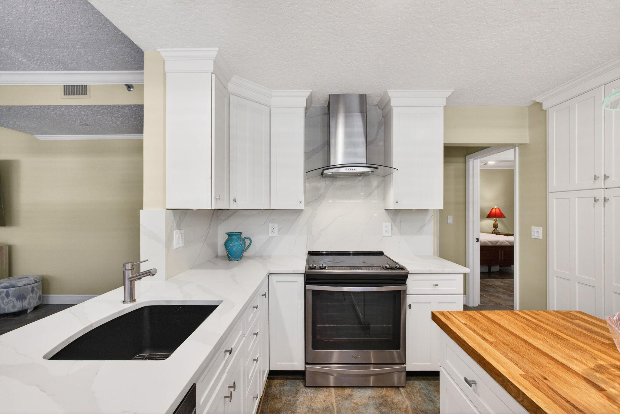 OAK HARBOUR CONDOS - Residential Lease