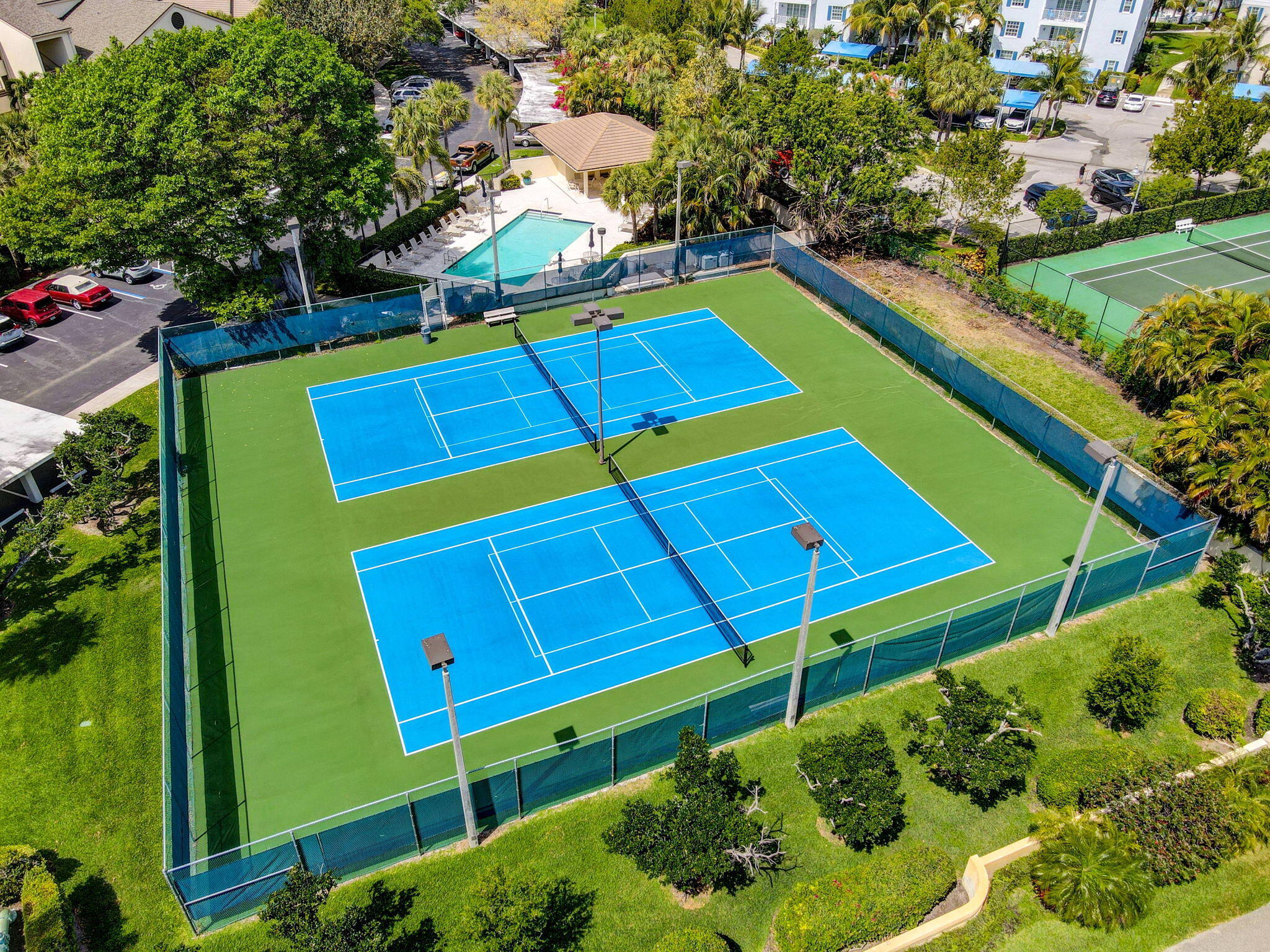 OAK HARBOUR CONDOS - Residential Lease