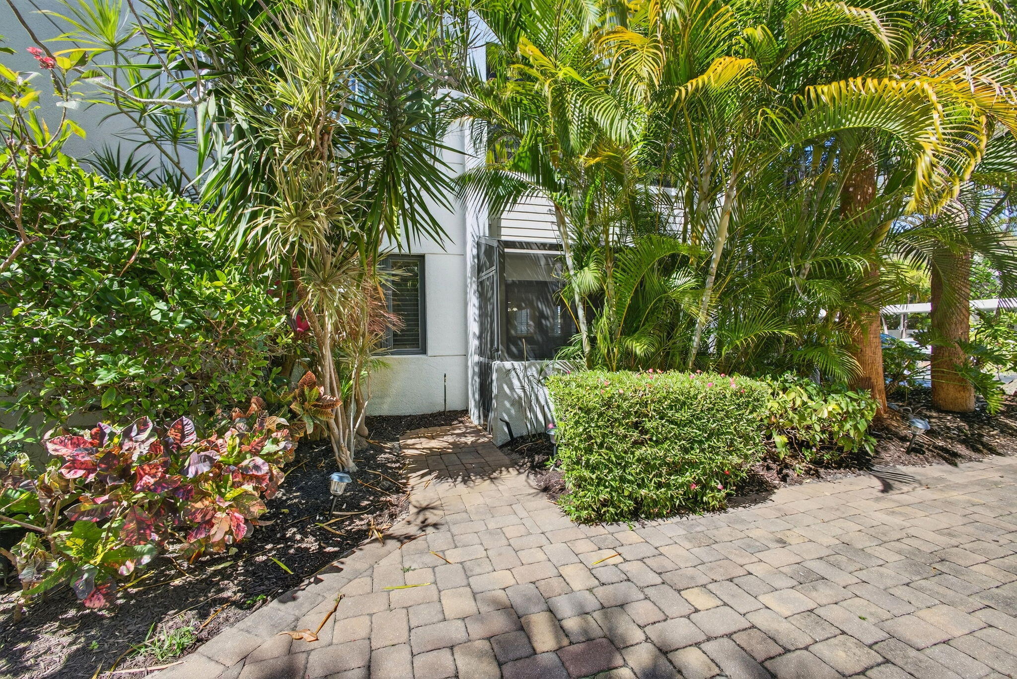 OAK HARBOUR CONDOS - Residential Lease