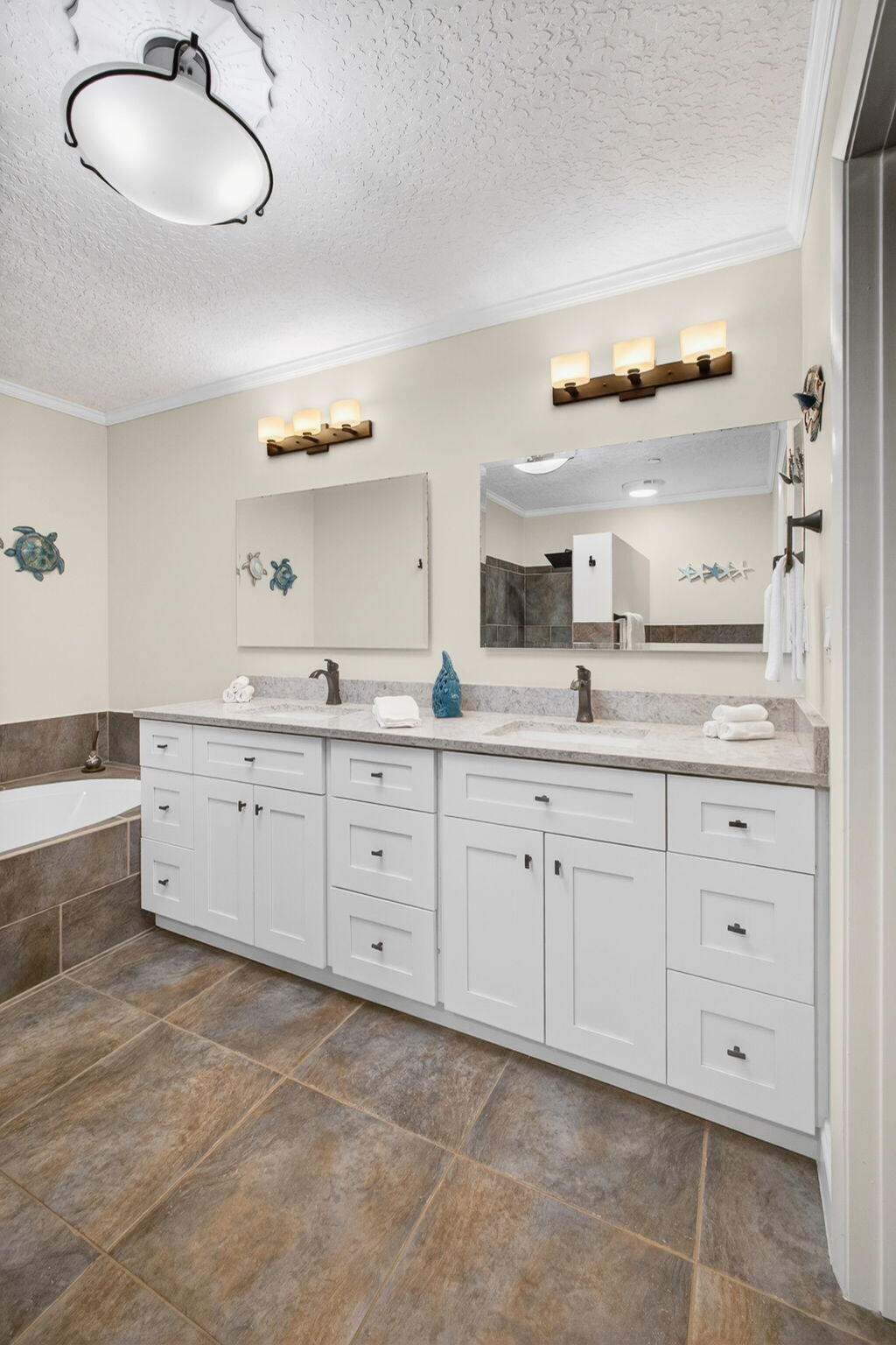 OAK HARBOUR CONDOS - Residential Lease