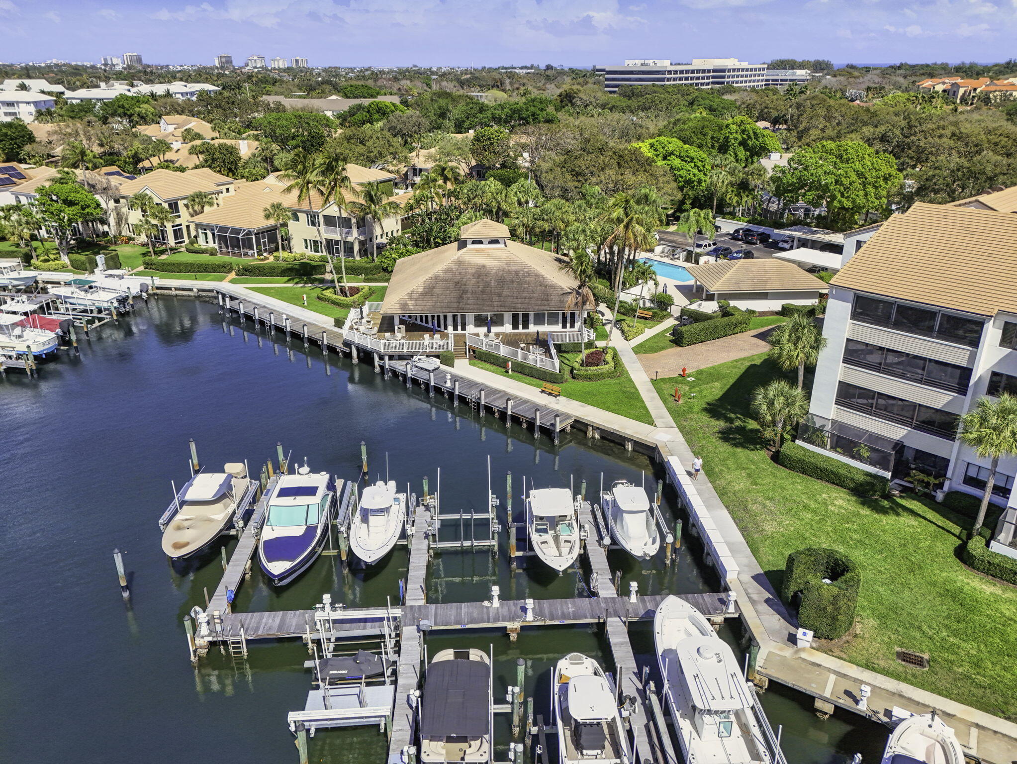 OAK HARBOUR CONDOS - Residential Lease