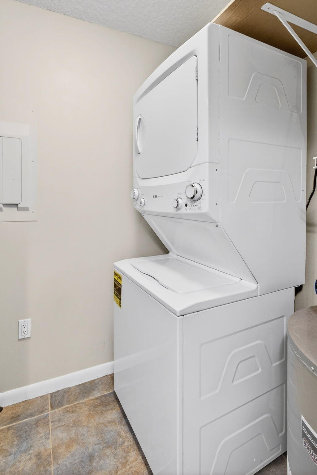 OAK HARBOUR CONDOS - Residential Lease