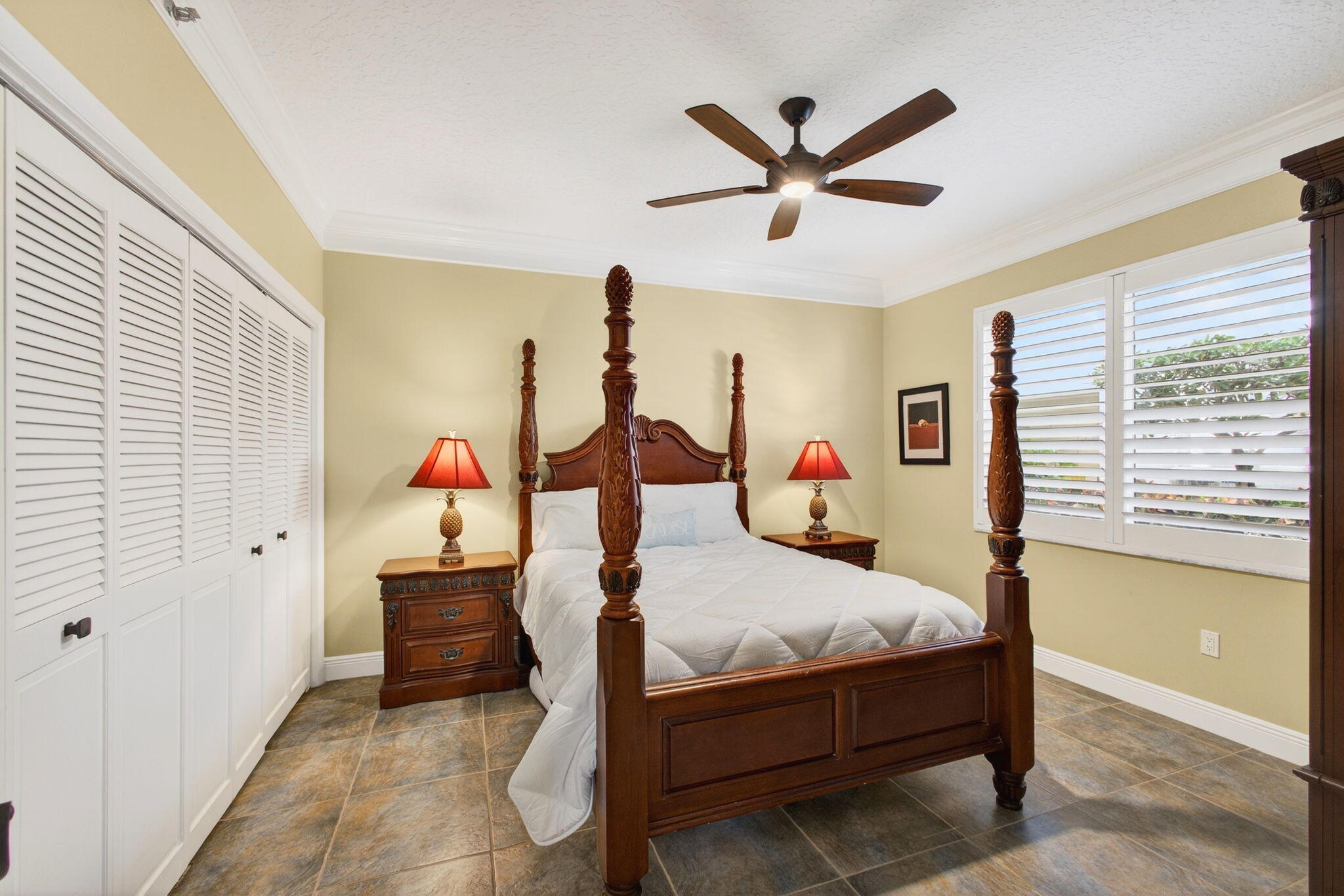 OAK HARBOUR CONDOS - Residential Lease