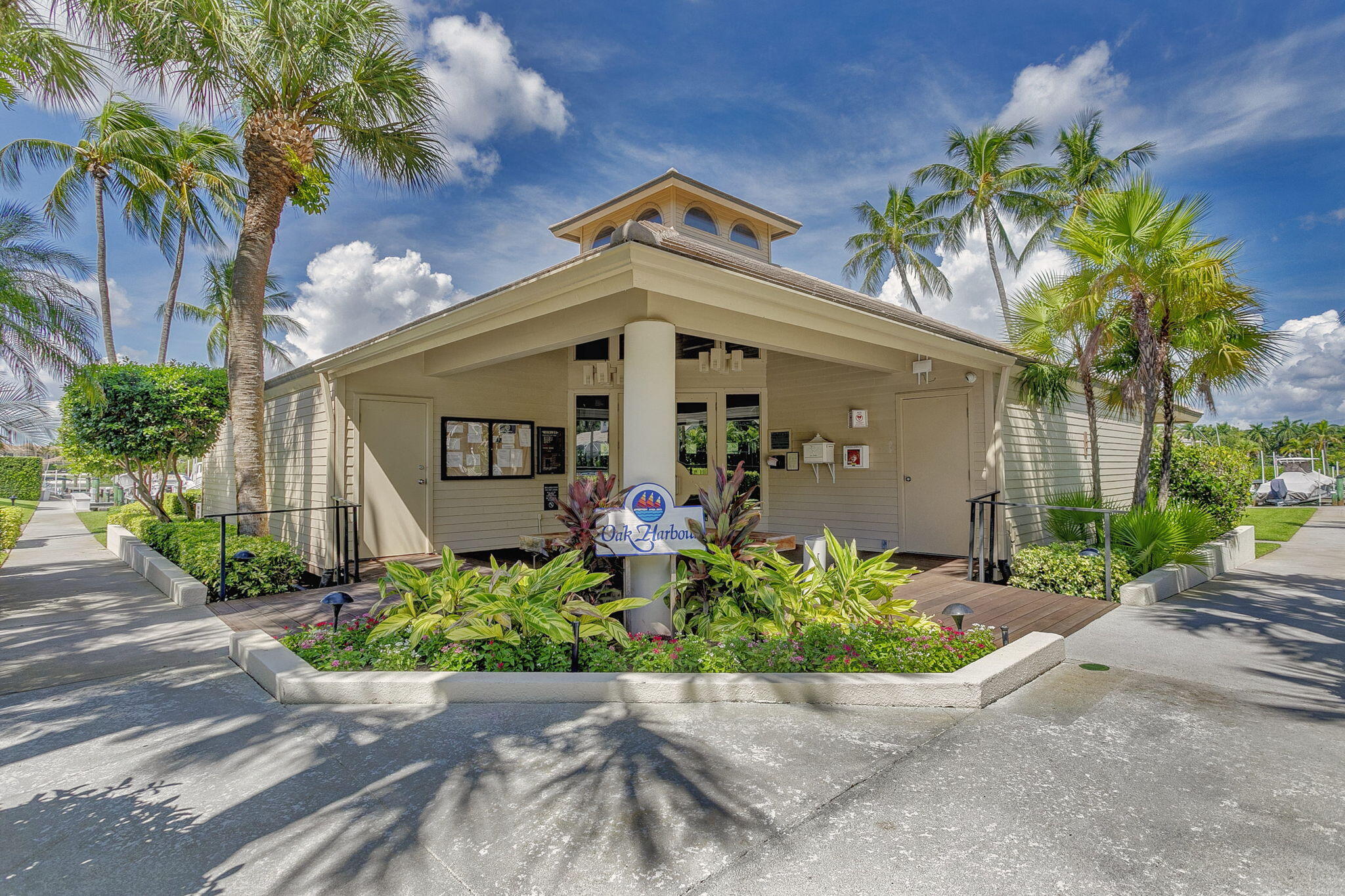 OAK HARBOUR CONDOS - Residential Lease