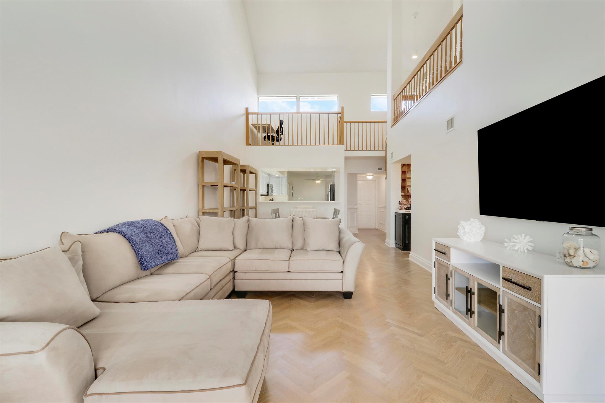 BAY COLONY - Residential Lease