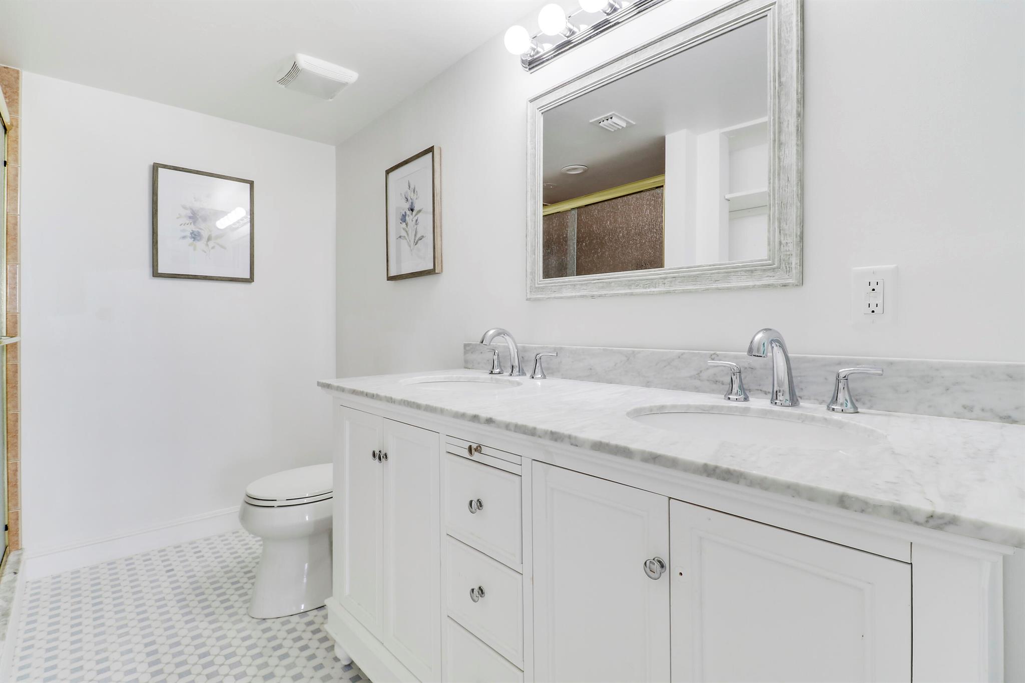 BAY COLONY - Residential Lease