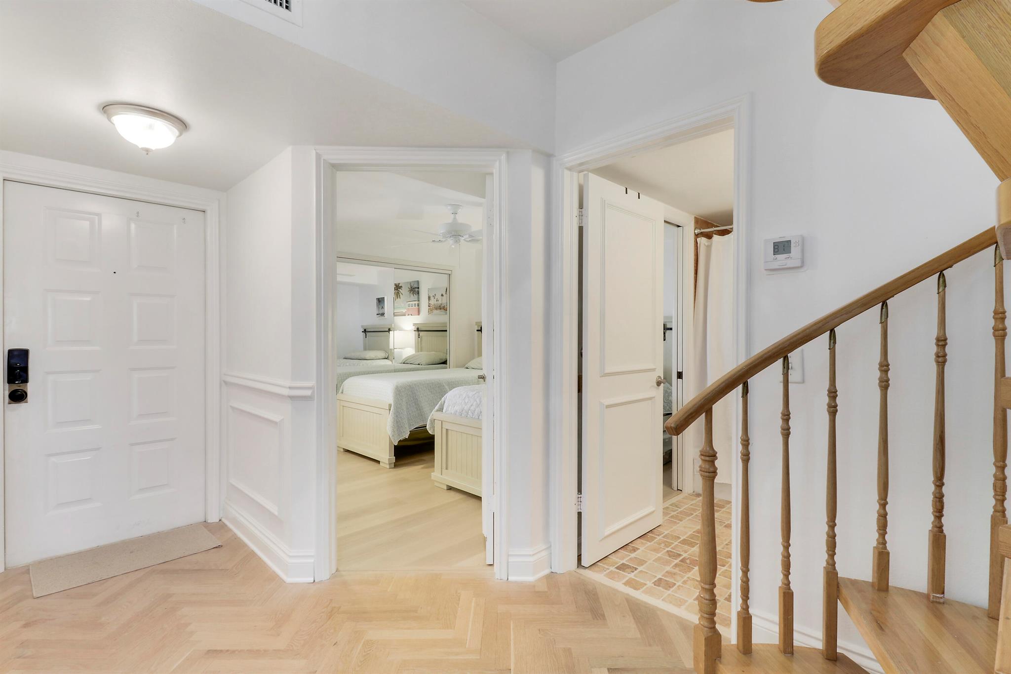 BAY COLONY - Residential Lease