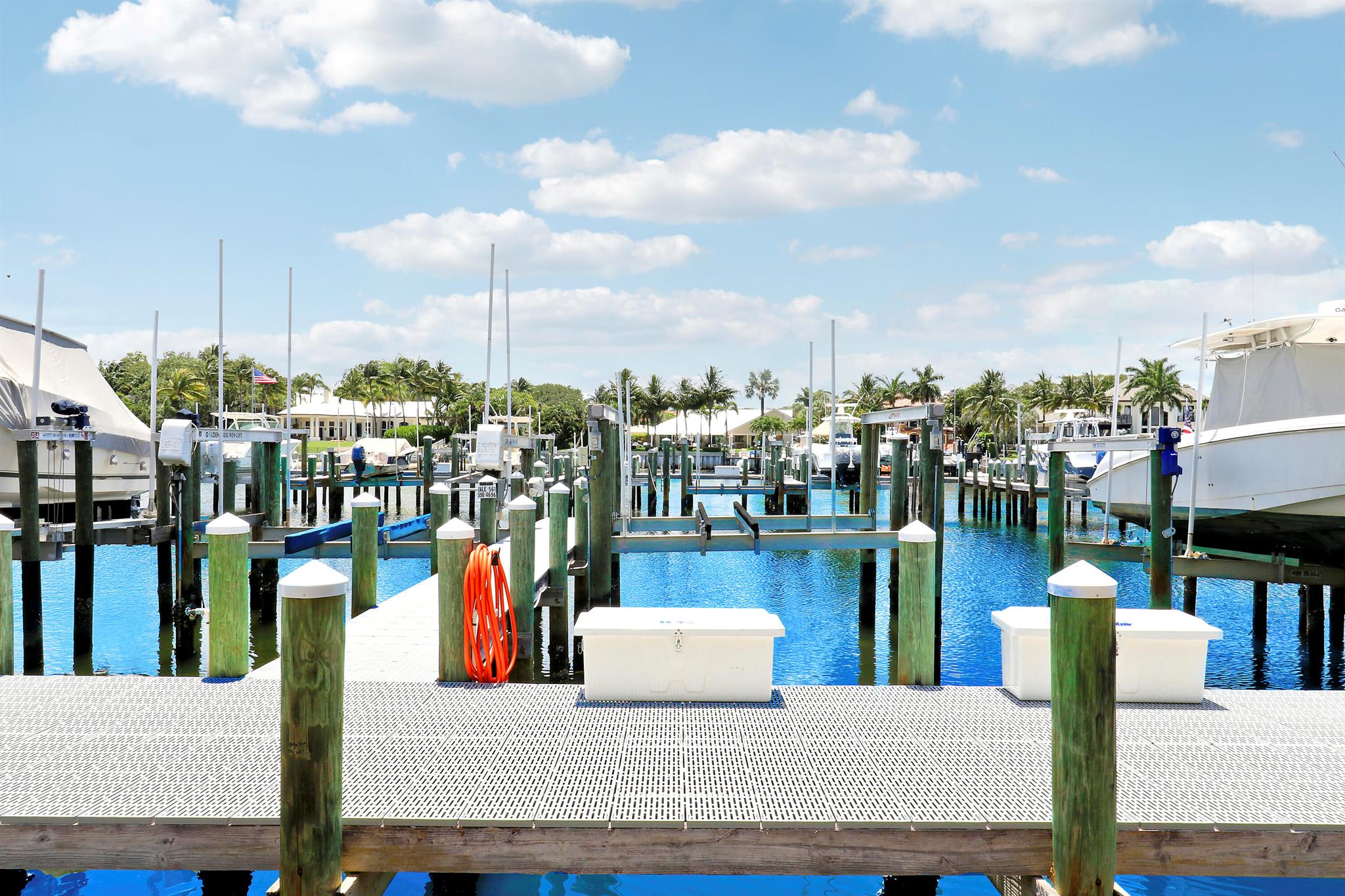 BAY COLONY - Residential Lease