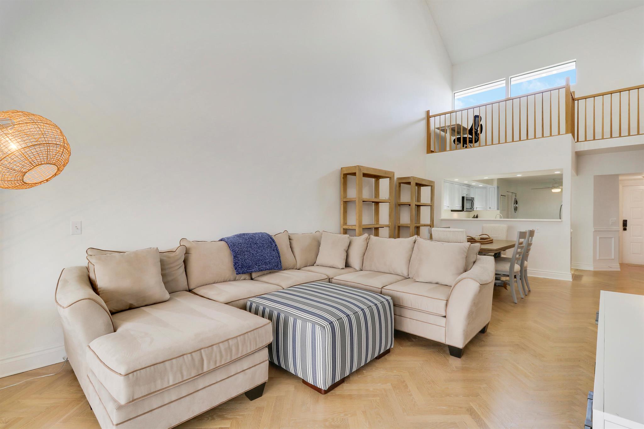 BAY COLONY - Residential Lease
