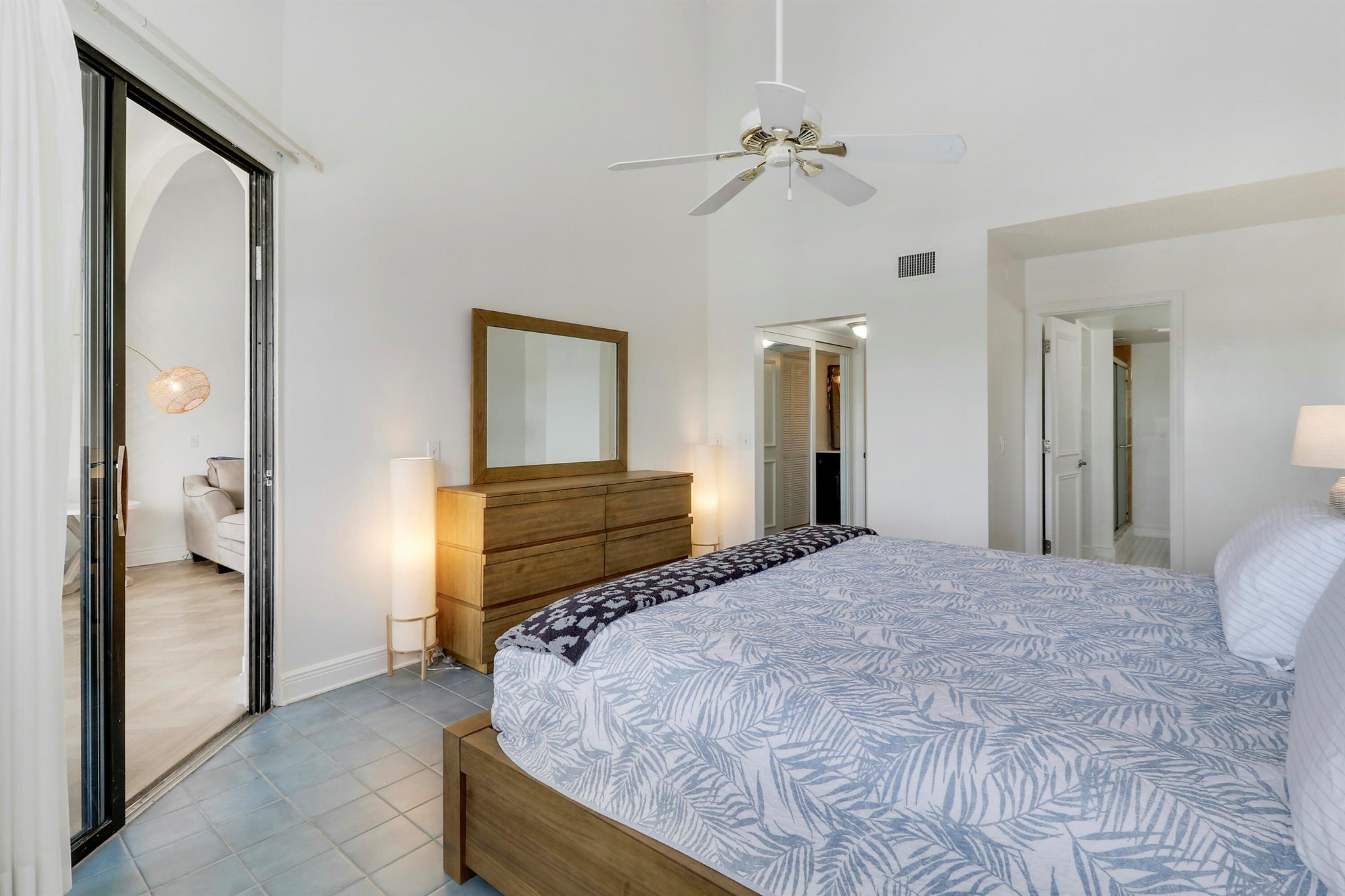 BAY COLONY - Residential Lease