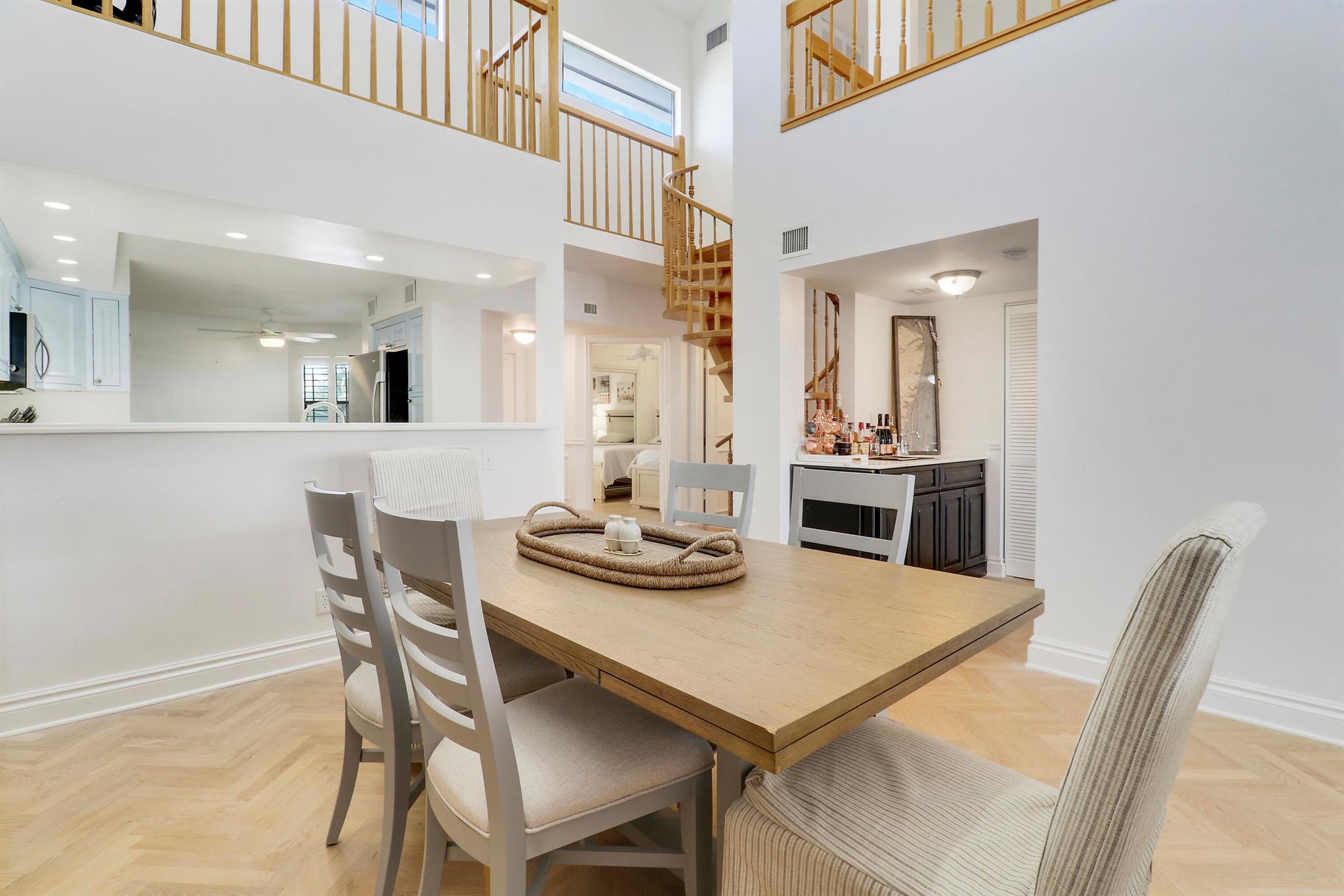BAY COLONY - Residential Lease