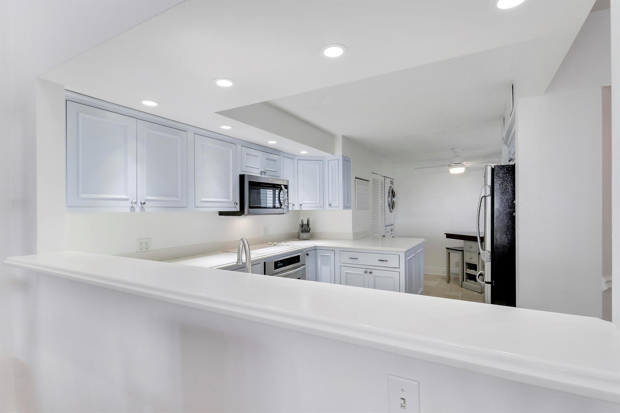 BAY COLONY - Residential Lease