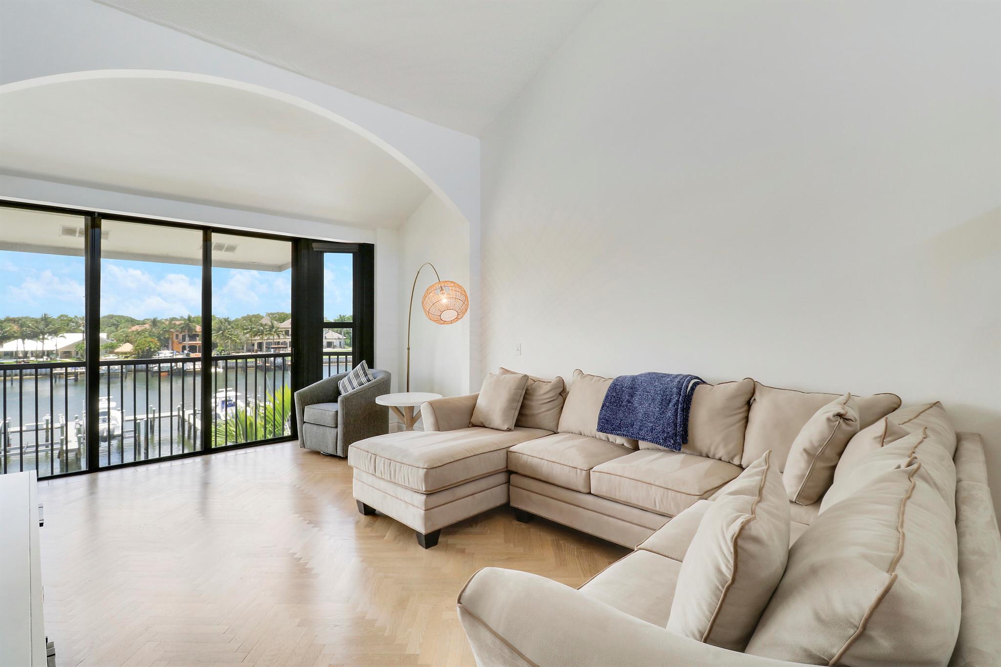 BAY COLONY - Residential Lease