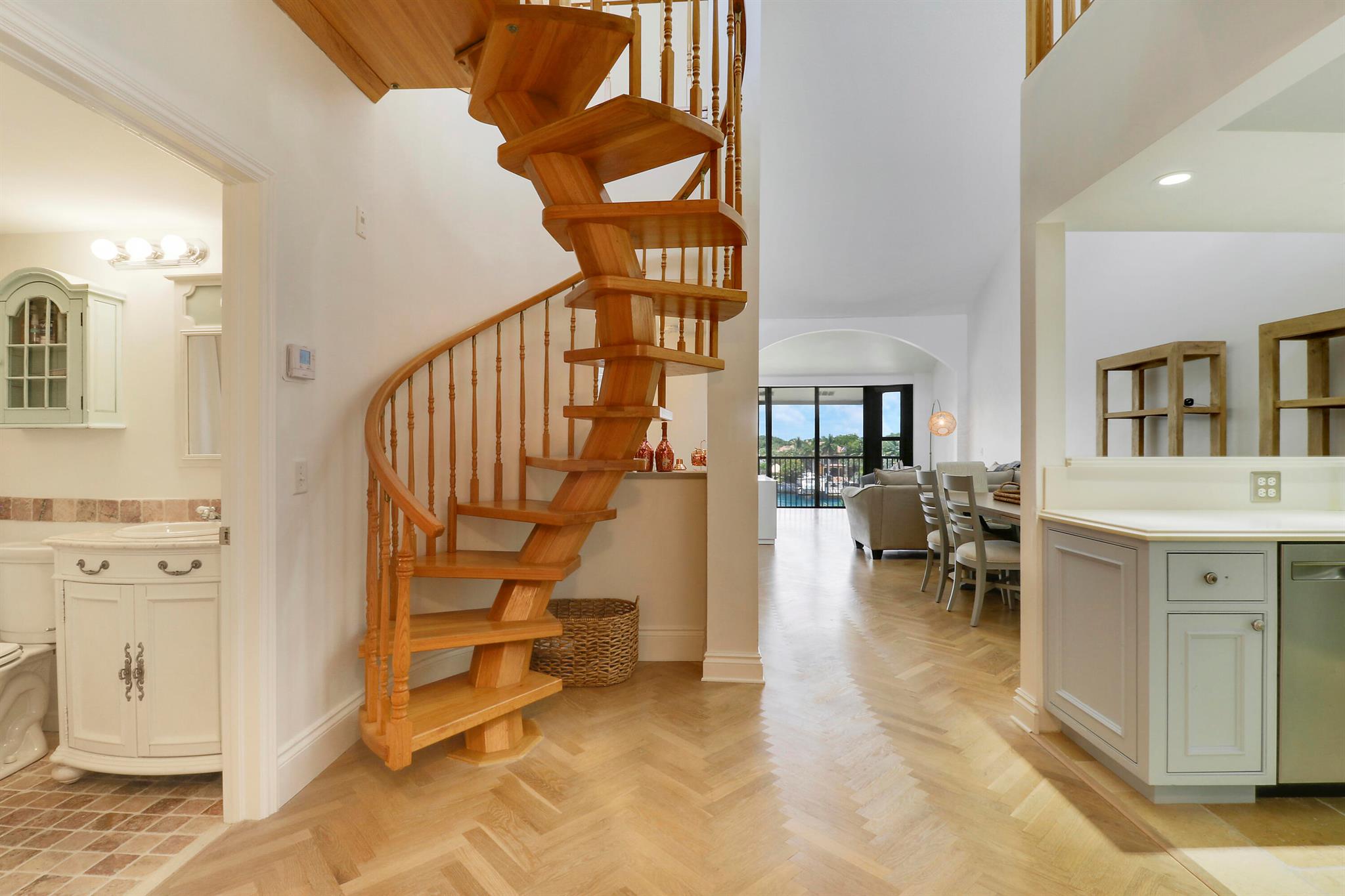 BAY COLONY - Residential Lease