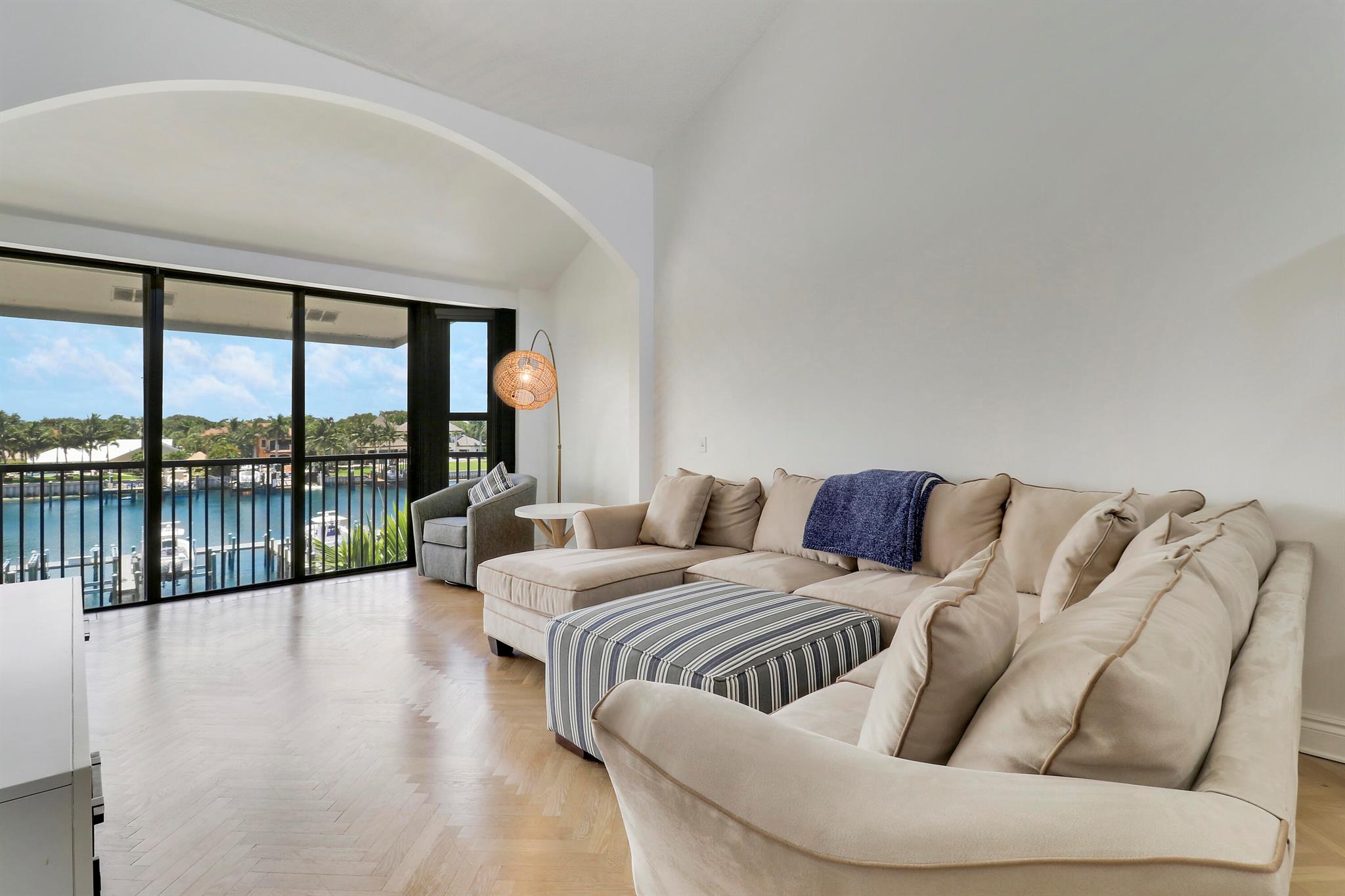BAY COLONY - Residential Lease