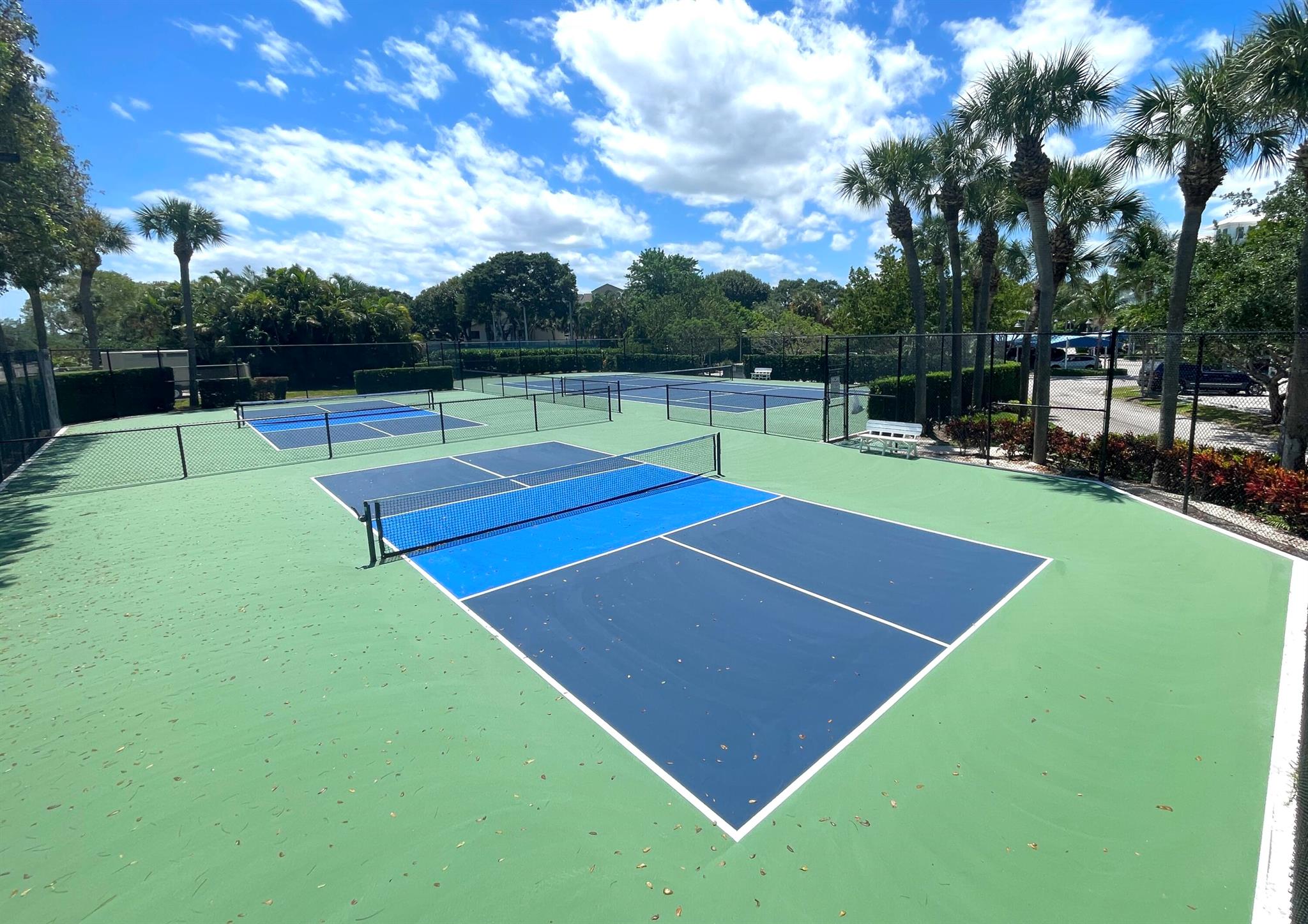 BAY COLONY - Residential Lease