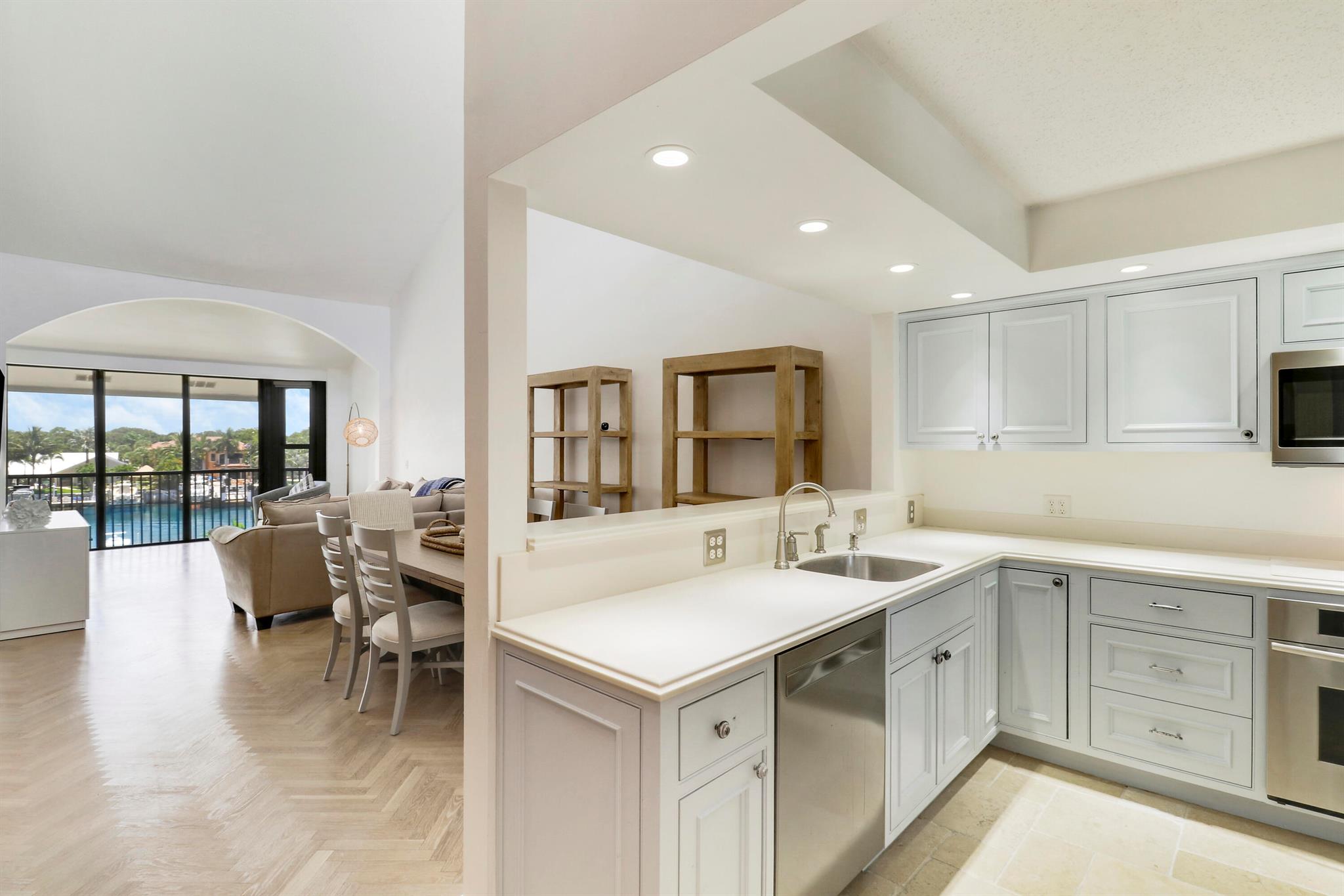 BAY COLONY - Residential Lease