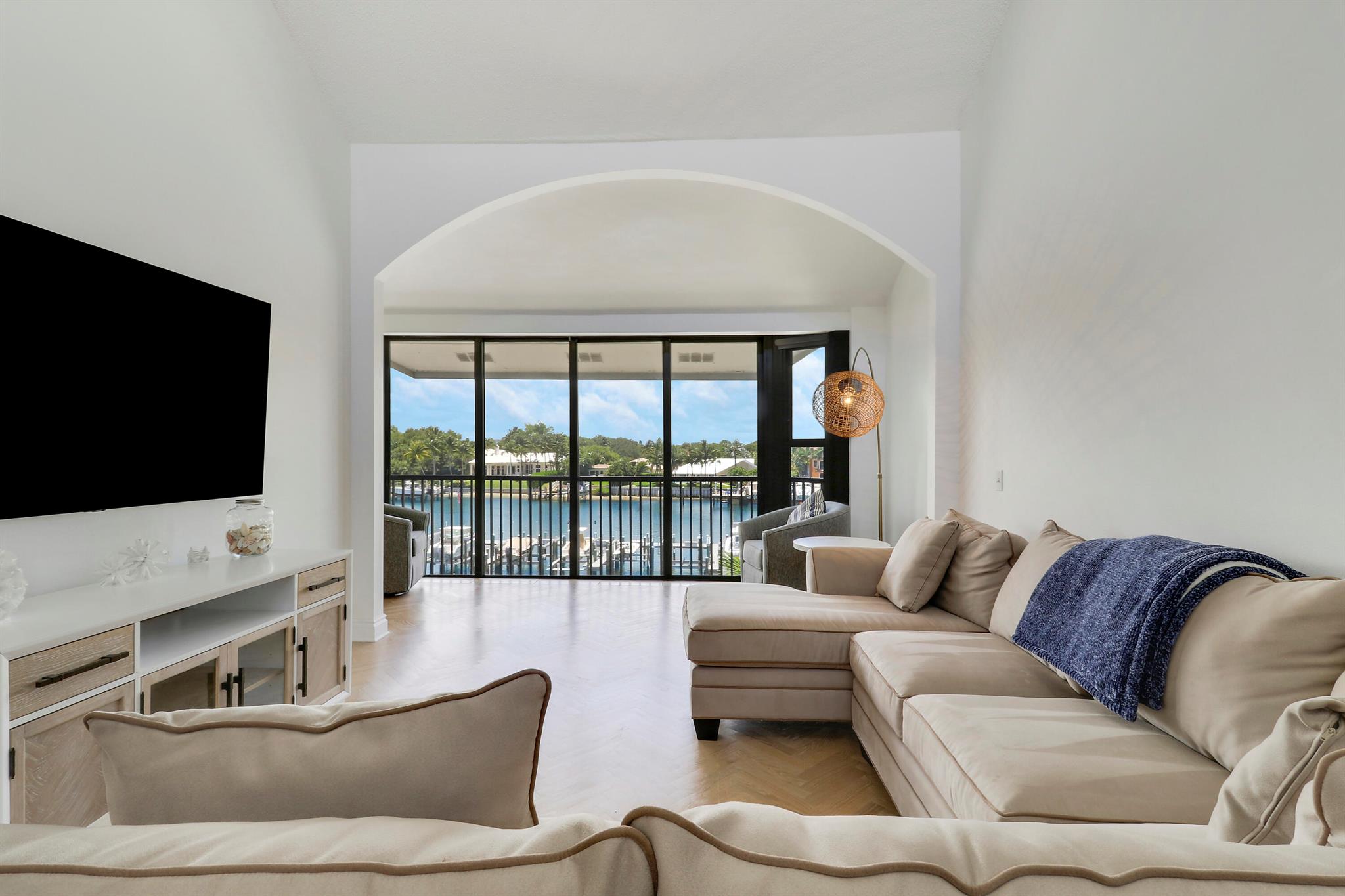 BAY COLONY - Residential Lease