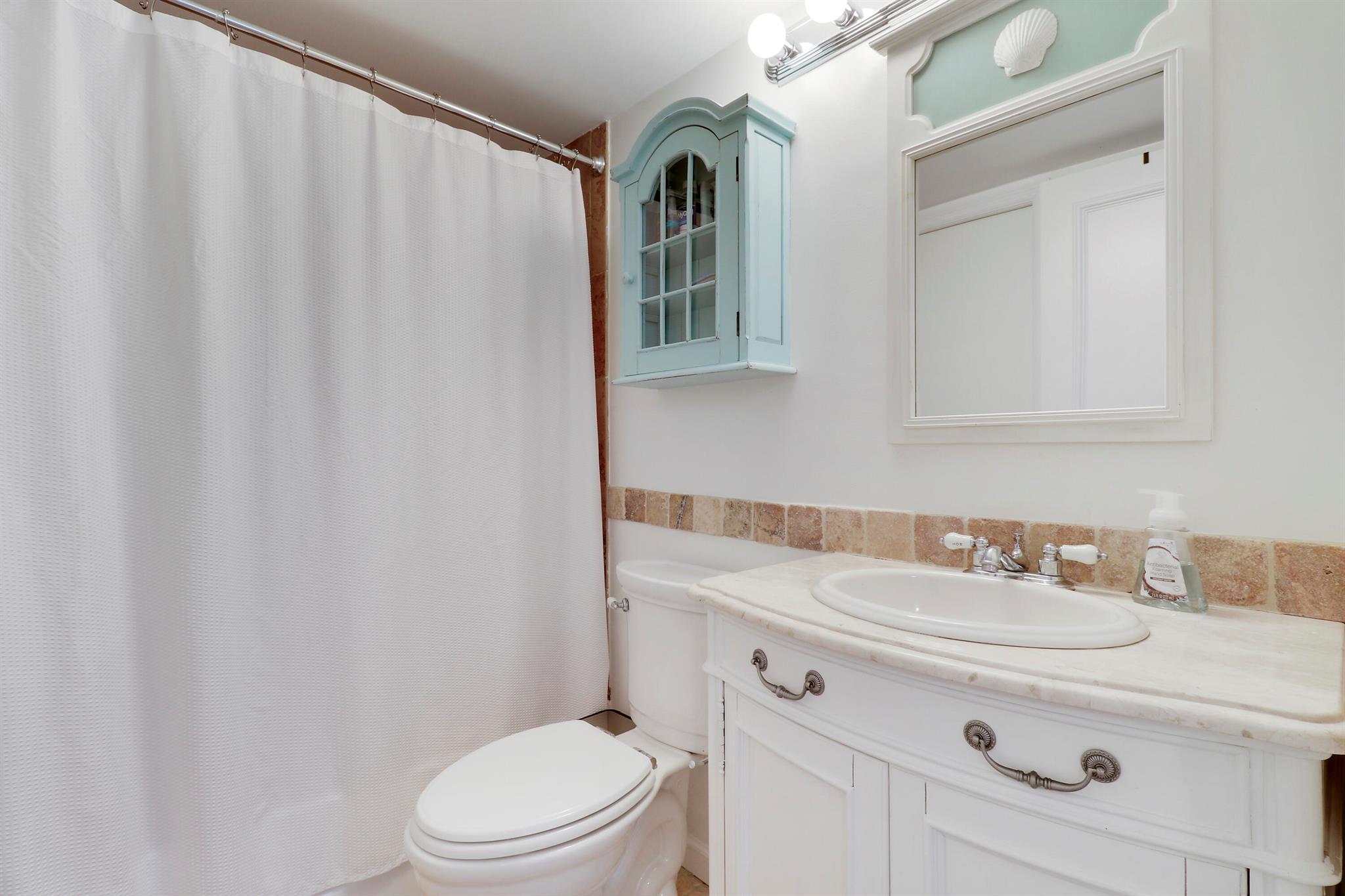 BAY COLONY - Residential Lease