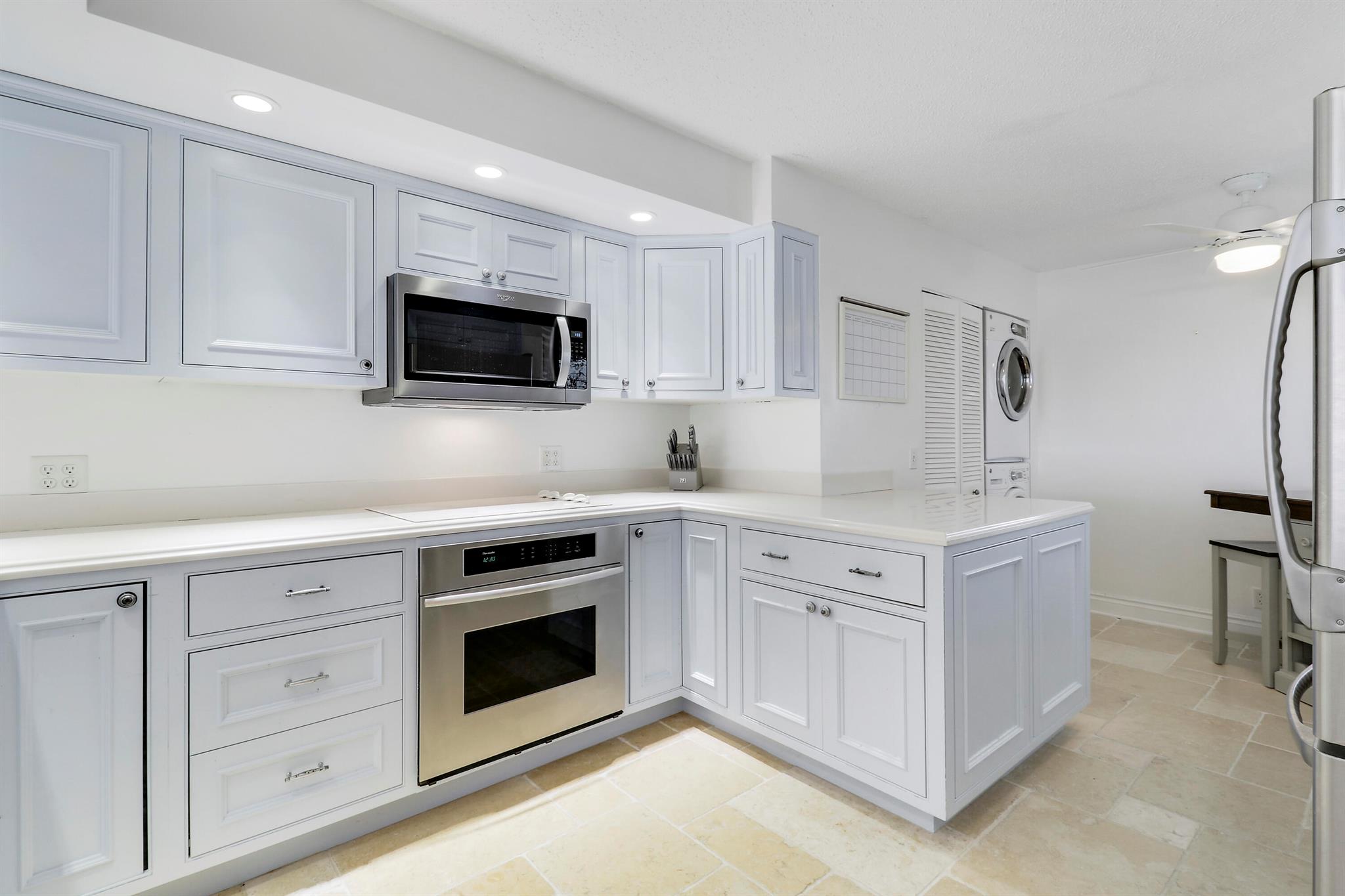 BAY COLONY - Residential Lease