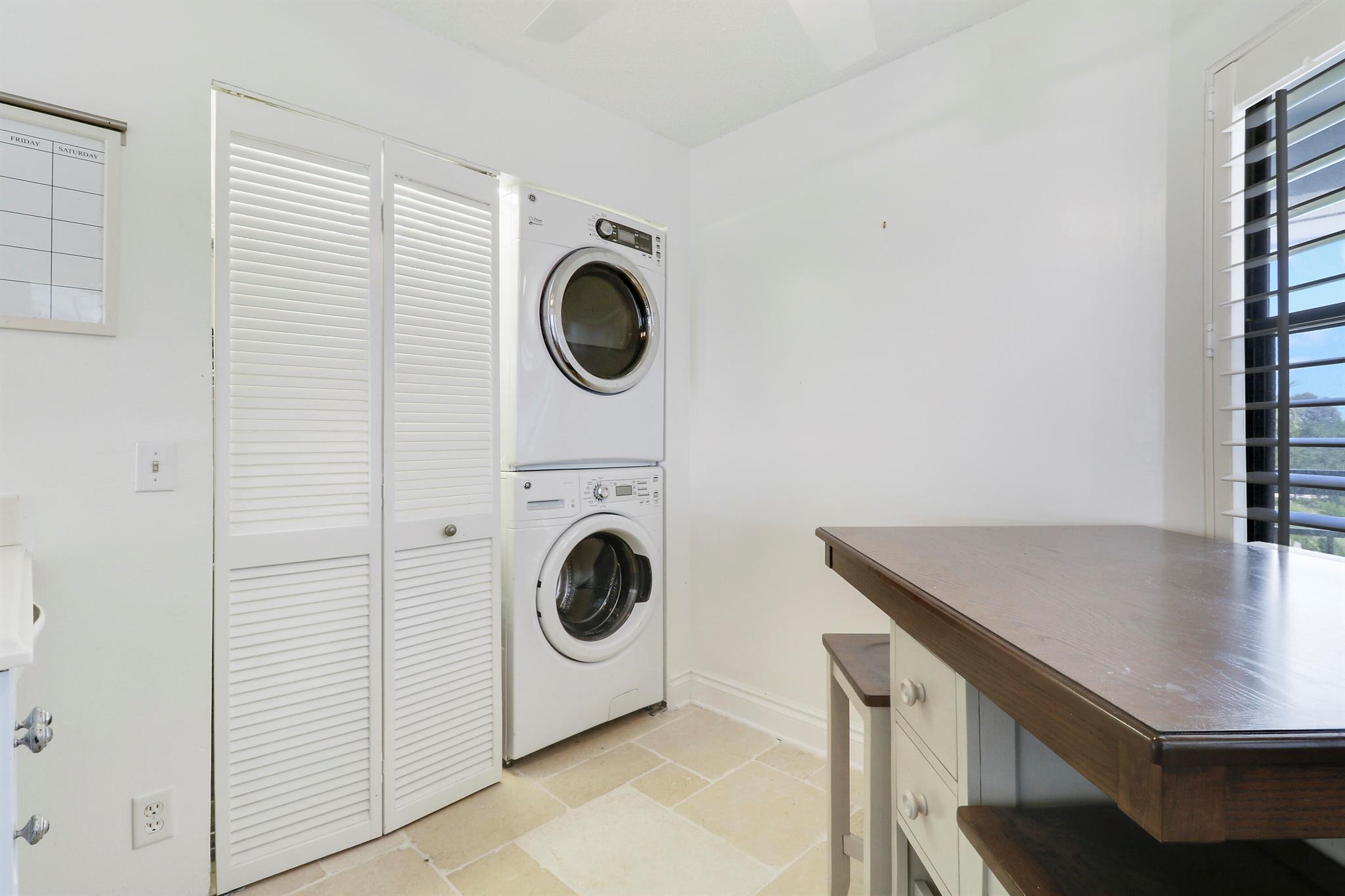 BAY COLONY - Residential Lease