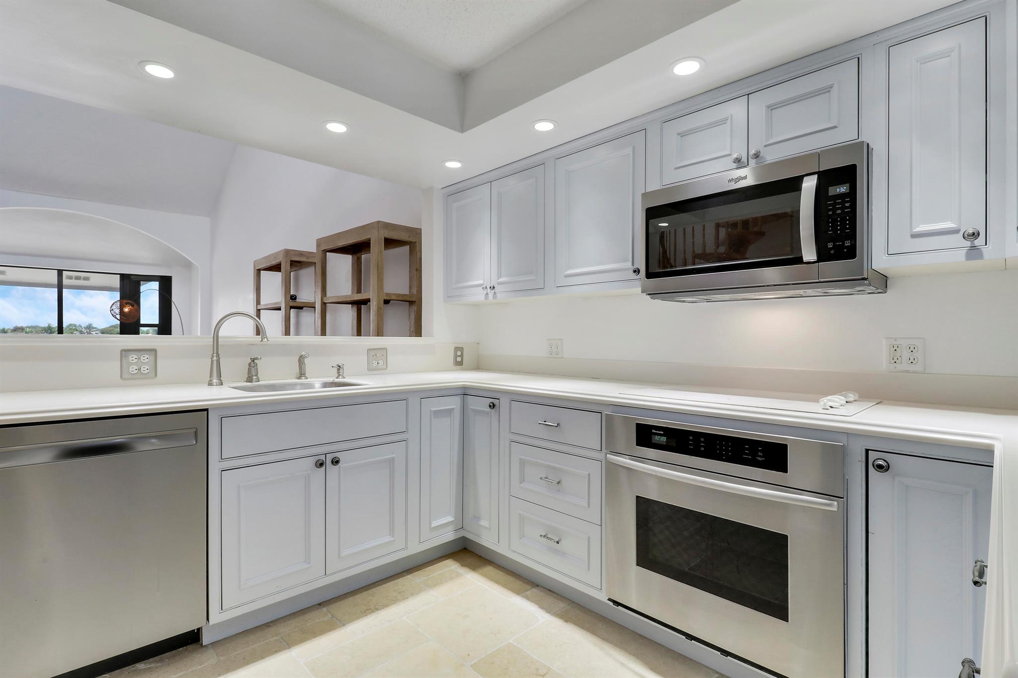 BAY COLONY - Residential Lease