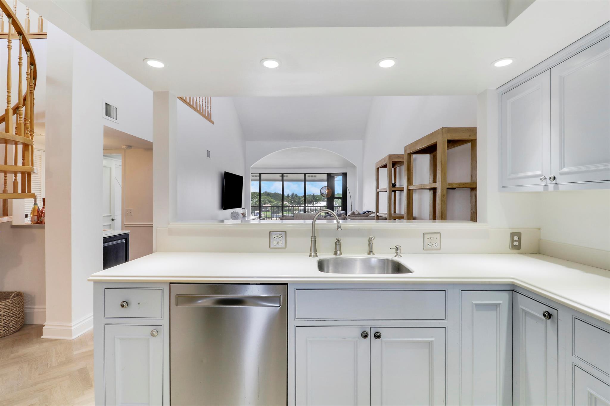 BAY COLONY - Residential Lease