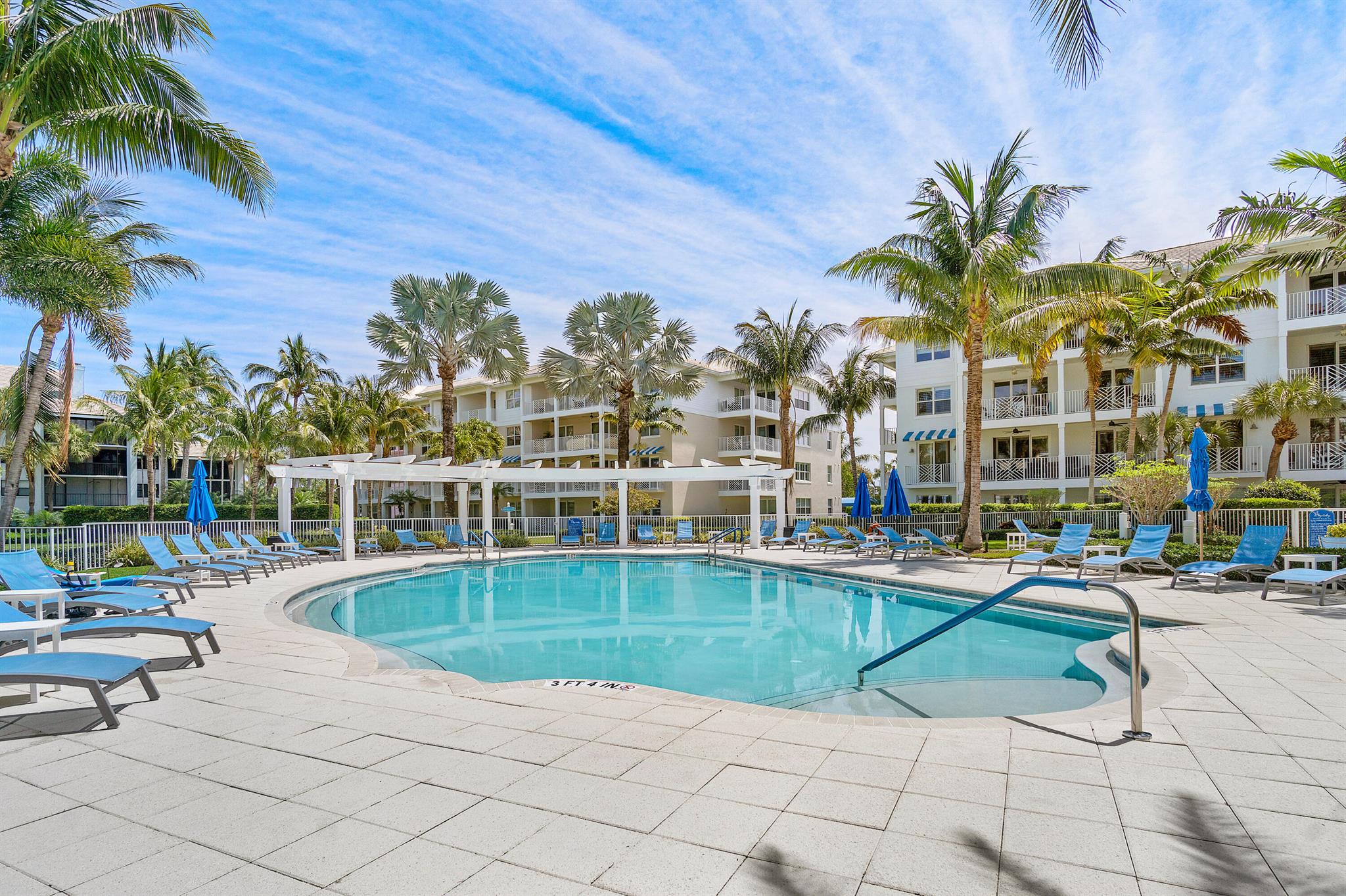 BAY COLONY - Residential Lease